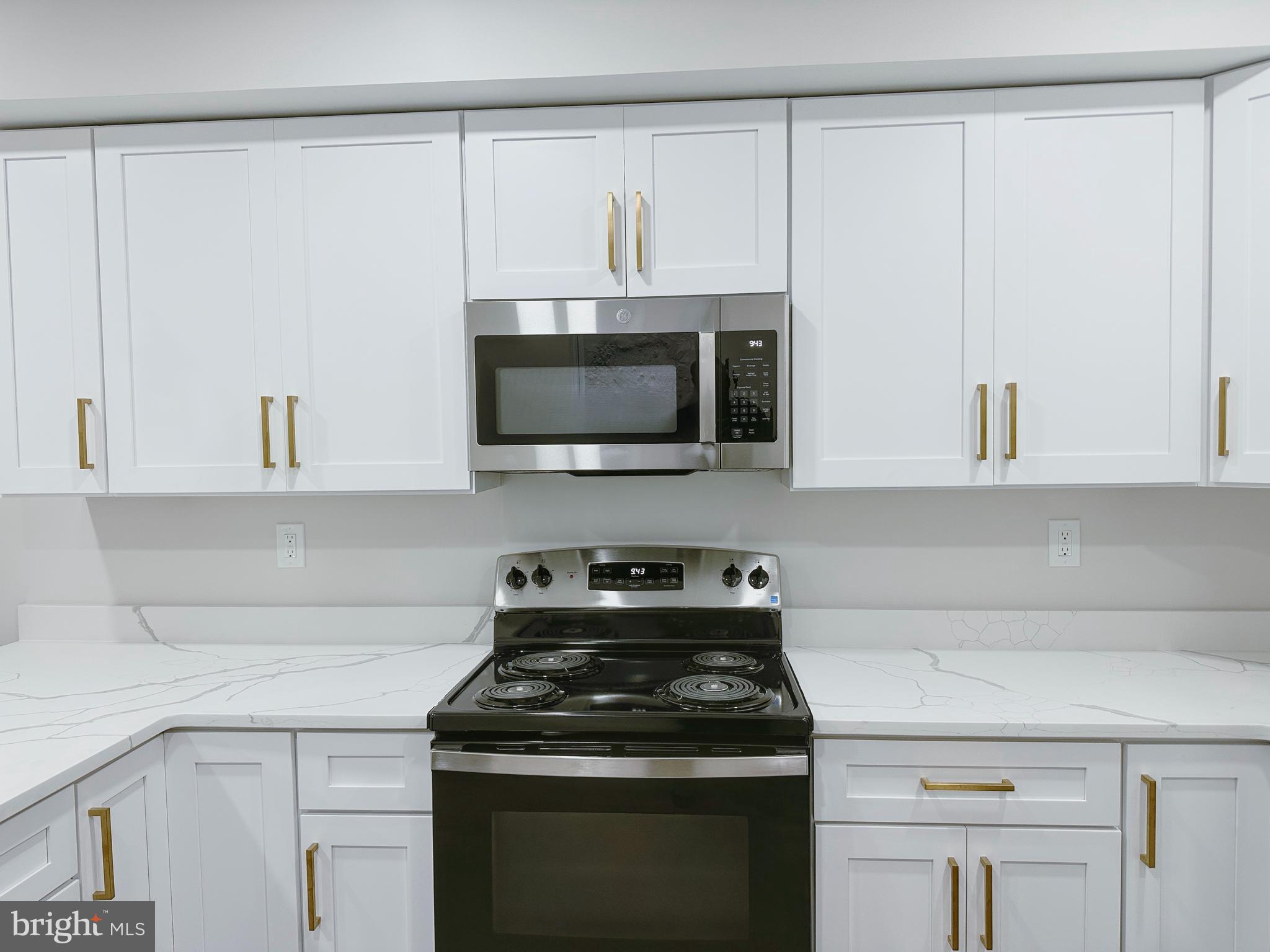 HOLLINS MARKET - Residential Lease