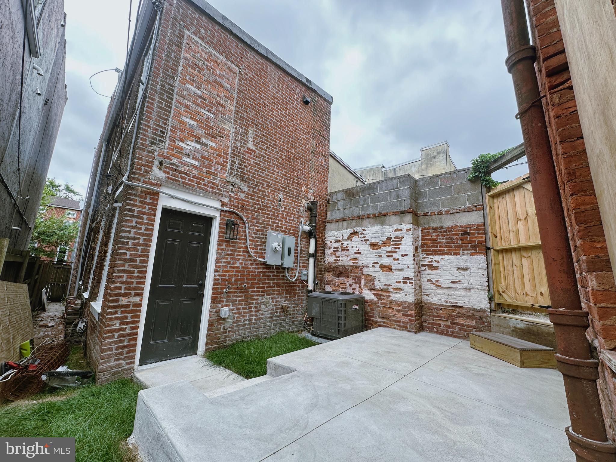 HOLLINS MARKET - Residential Lease