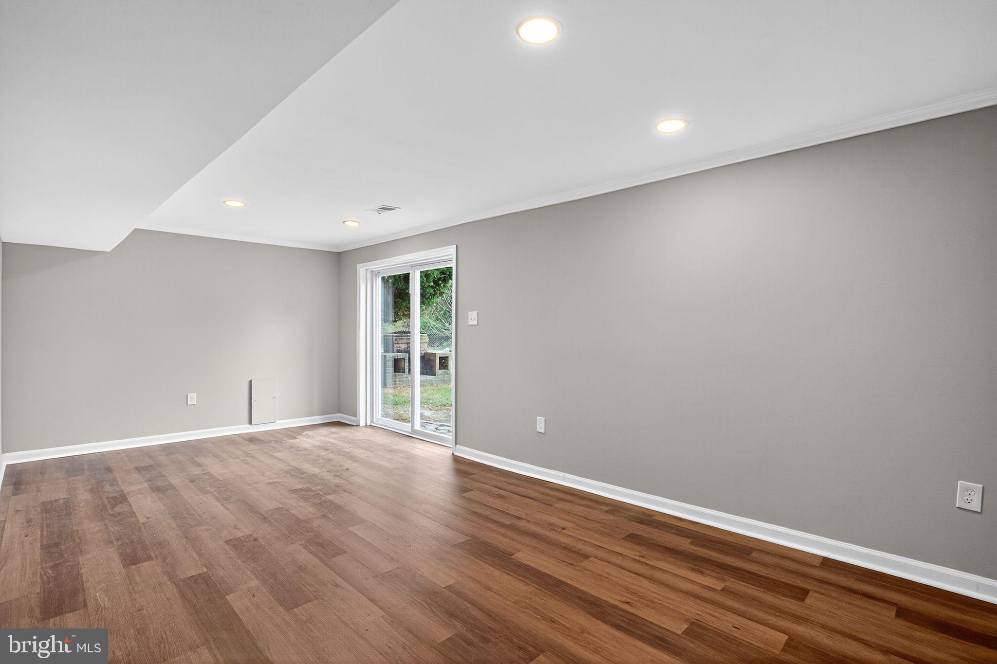 CLIFFTON ON THE POTOMAC - Residential