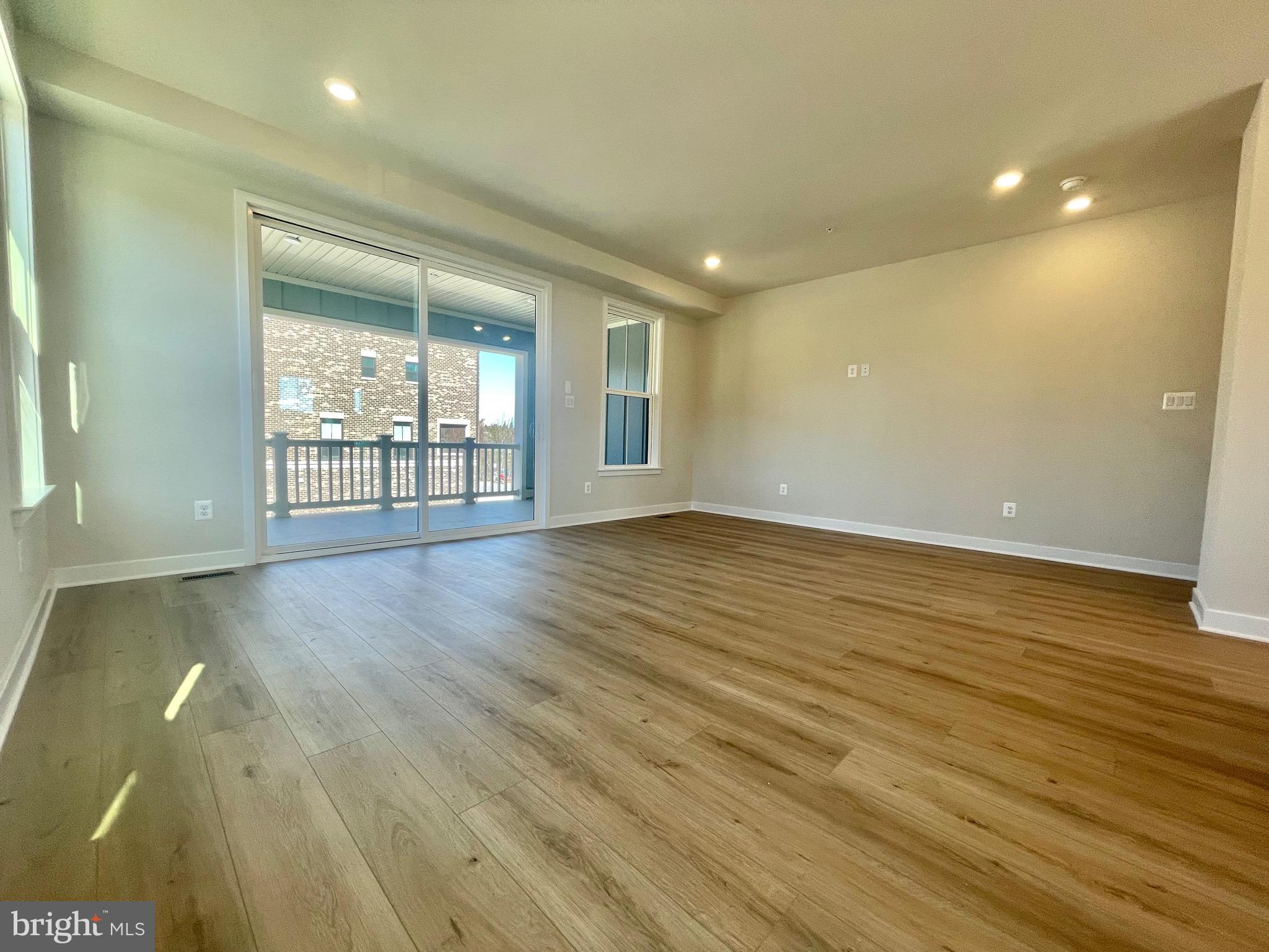 VILLAGES OF URBANA - Residential Lease