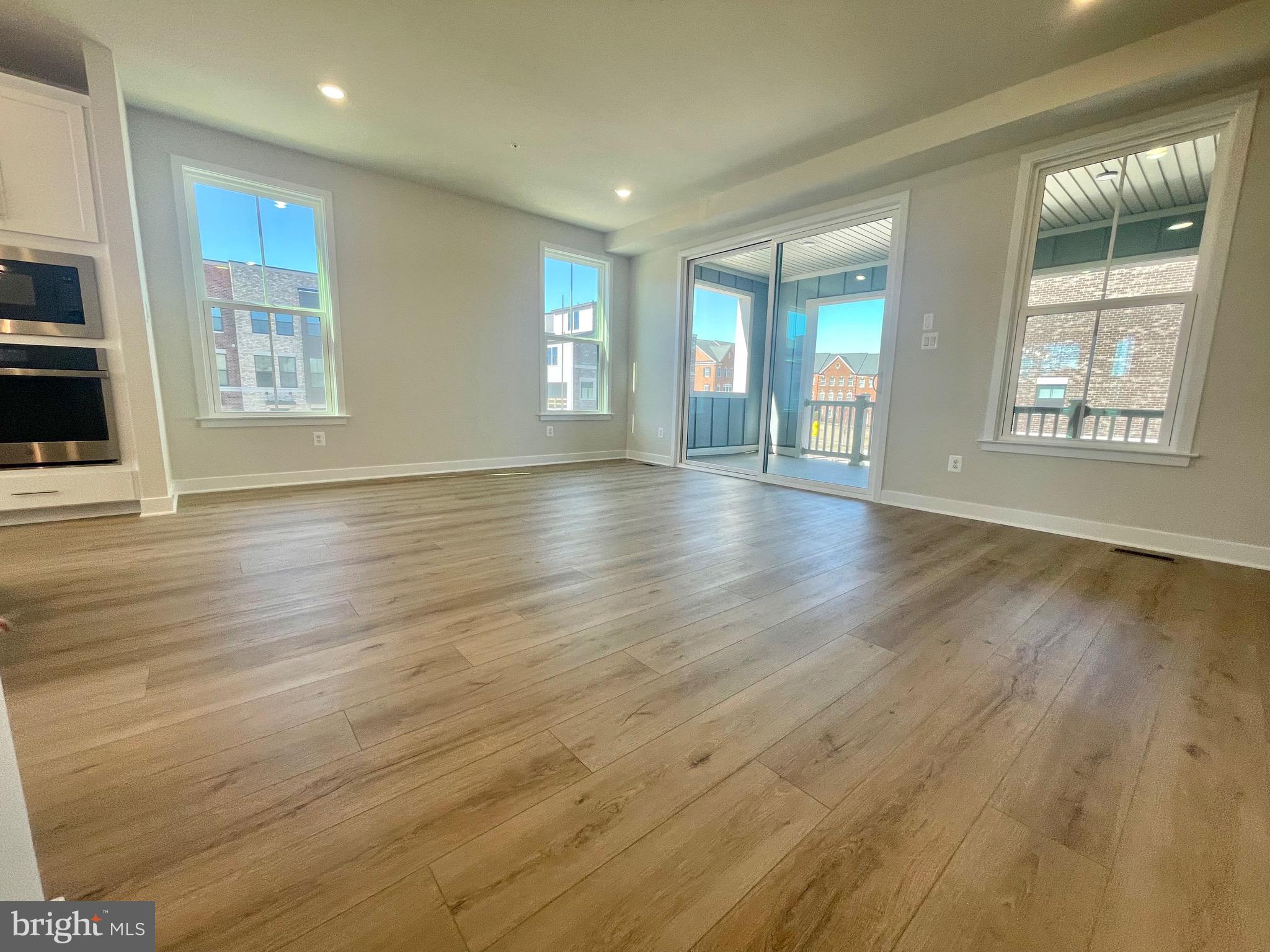 VILLAGES OF URBANA - Residential Lease