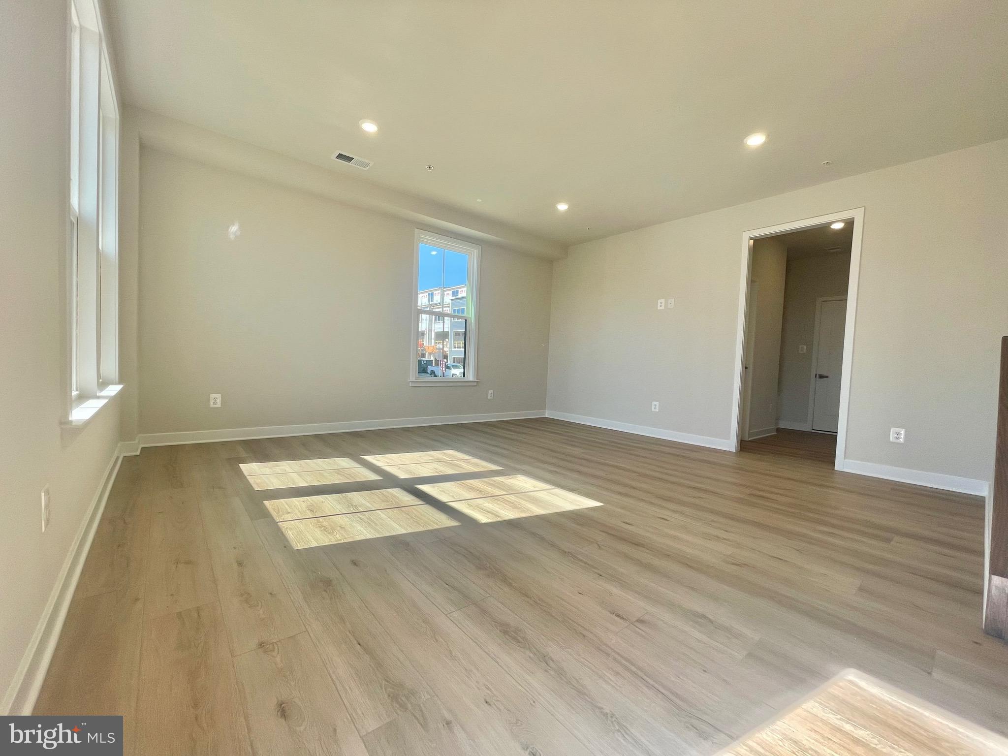 VILLAGES OF URBANA - Residential Lease