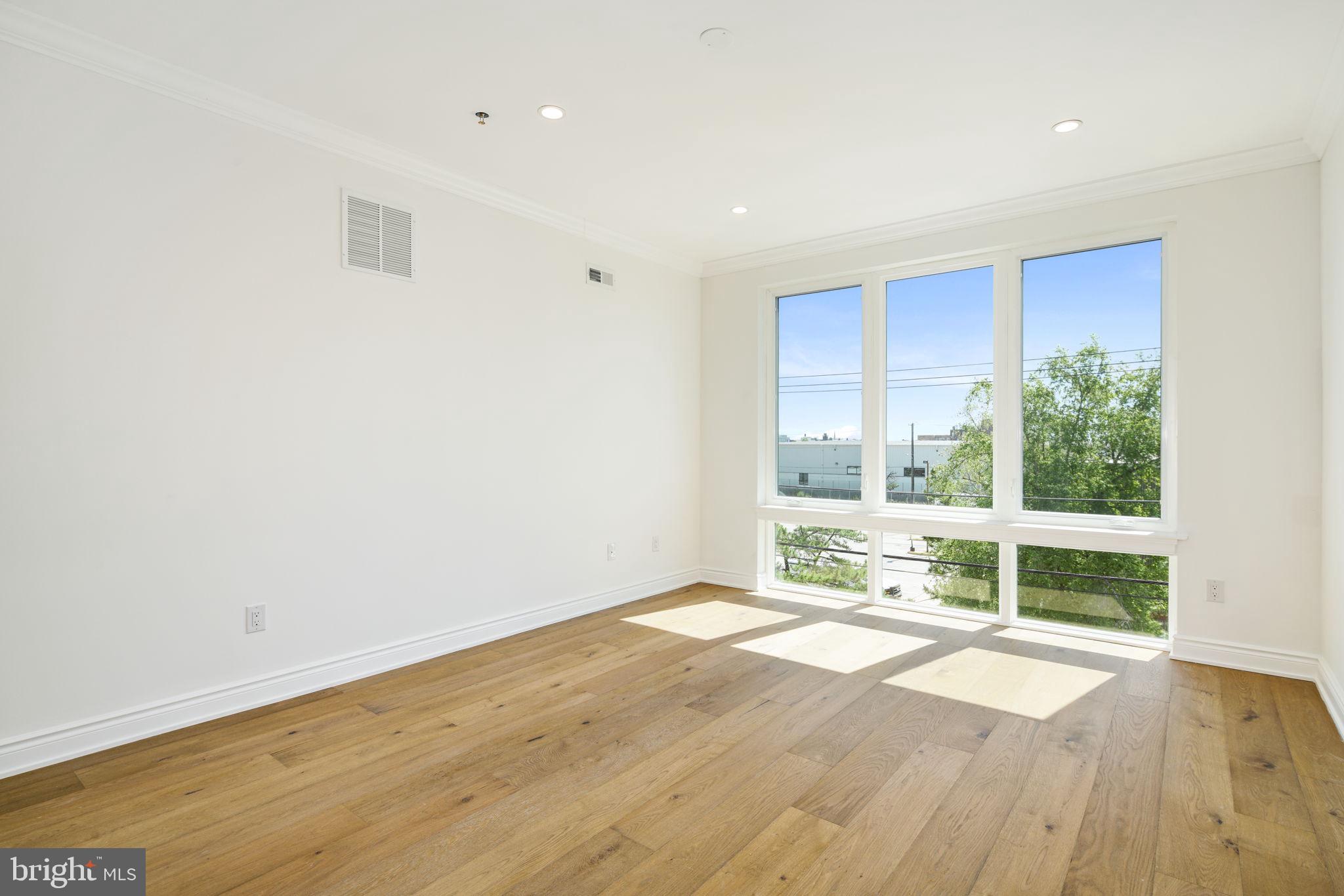 WEST KENSINGTON - Residential