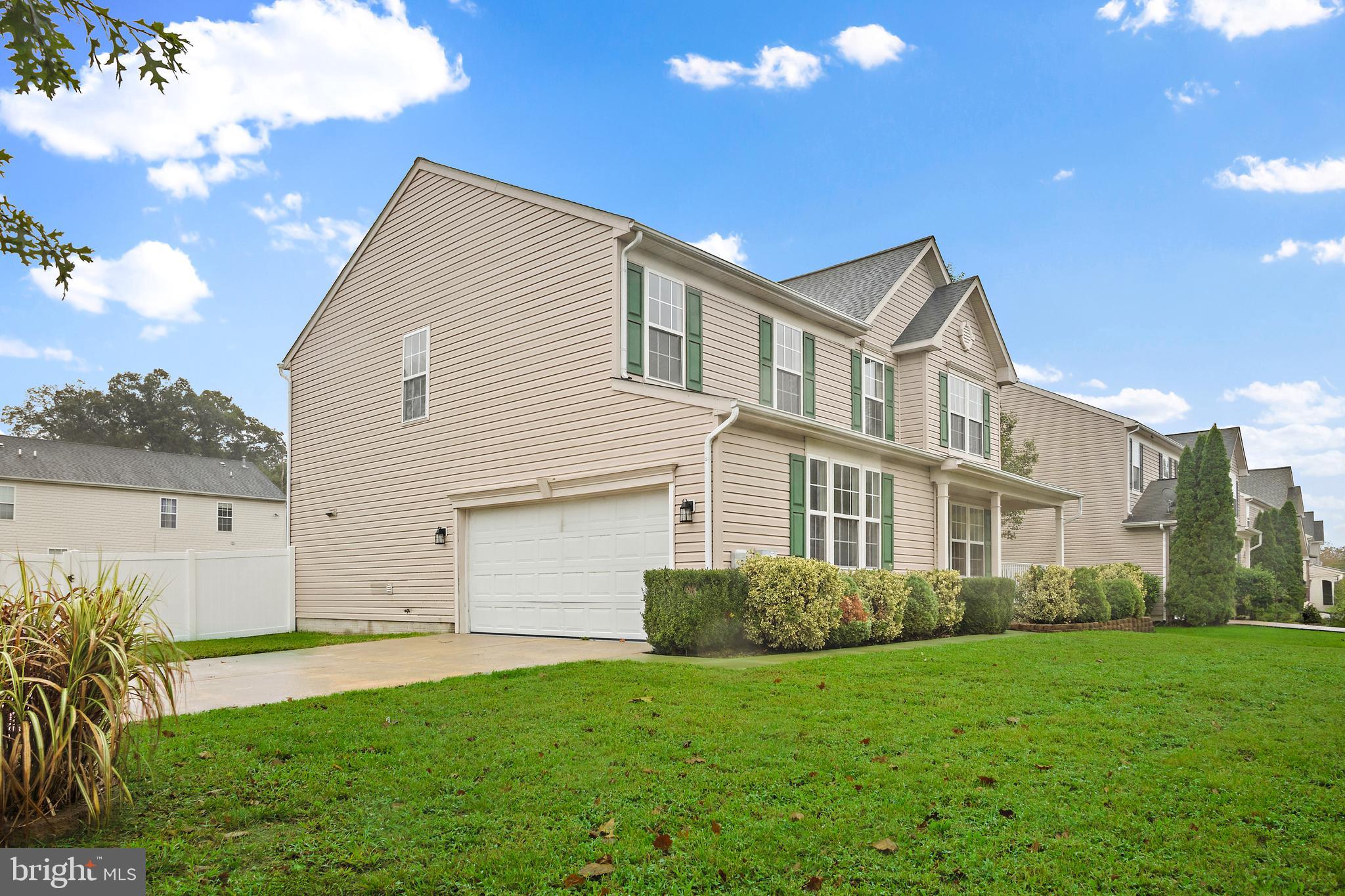 CATTAIL COMMONS - Residential