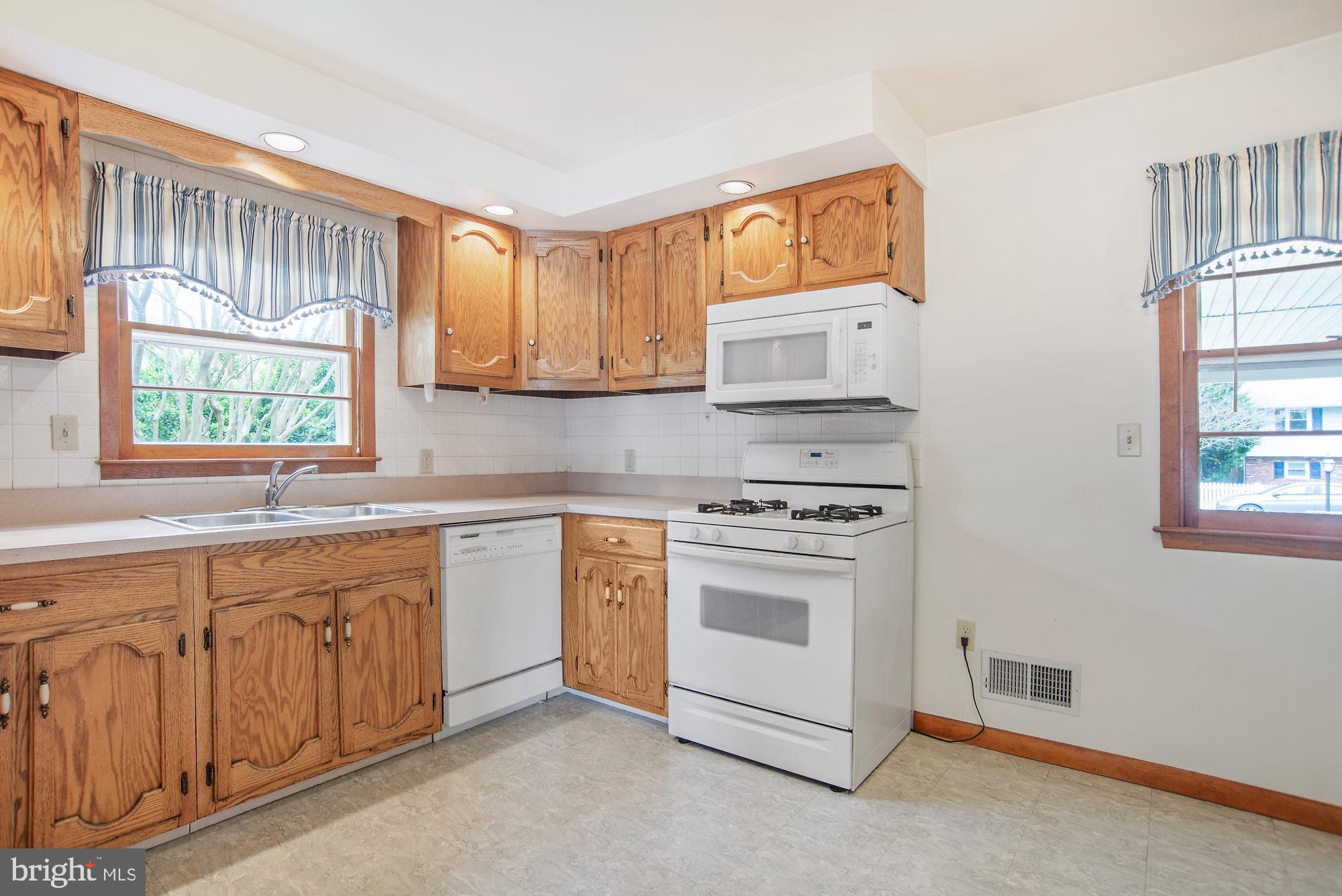 MAGOTHY MANOR - Residential