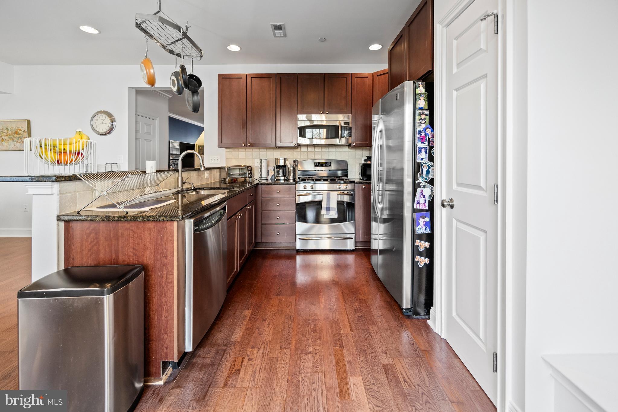 NAVAL SQUARE - Residential