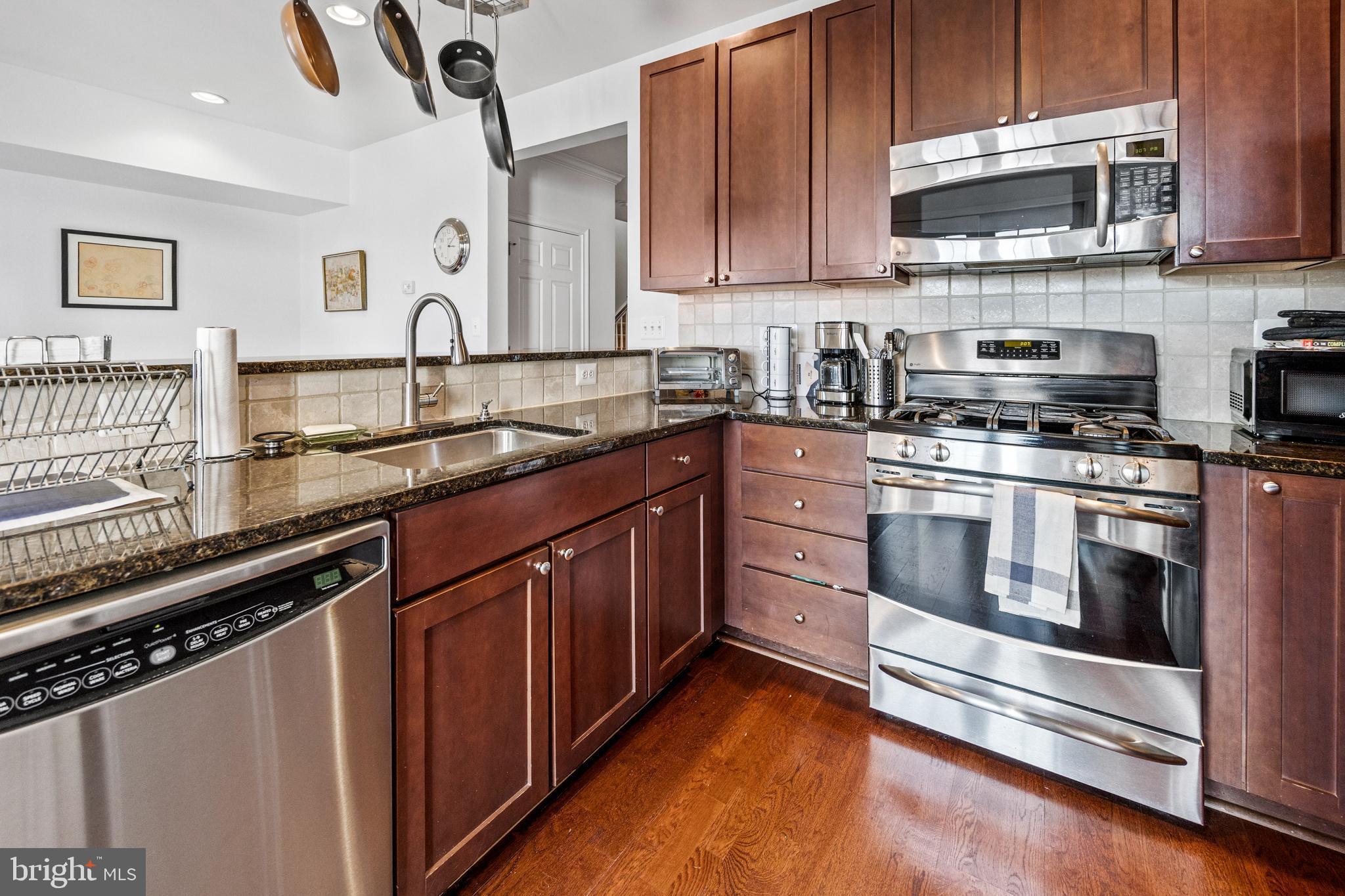 NAVAL SQUARE - Residential