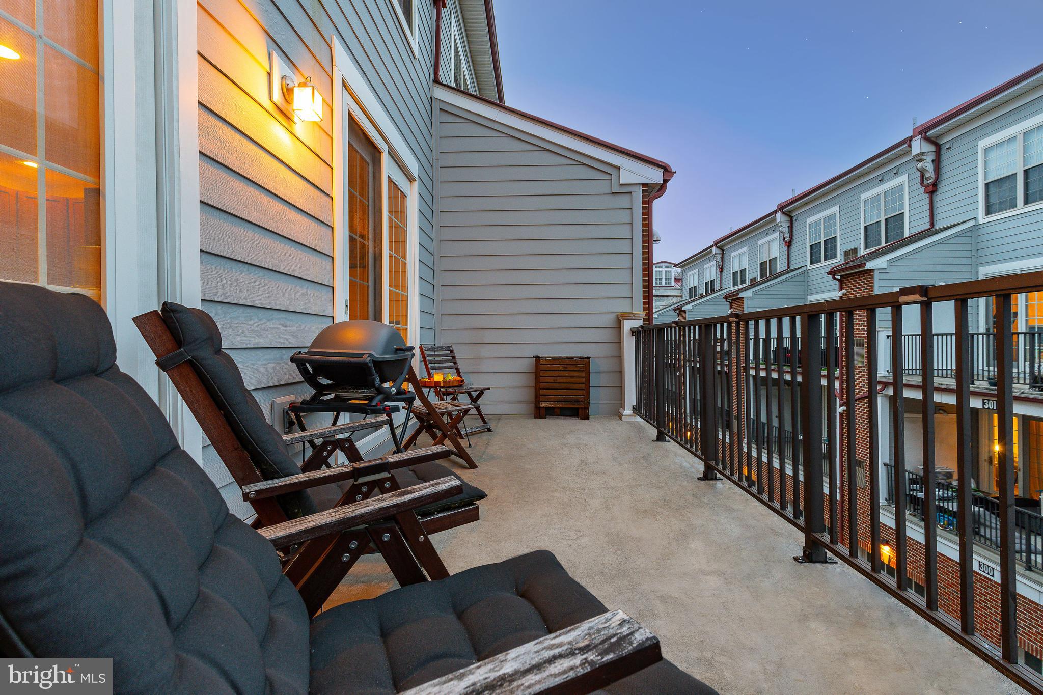 NAVAL SQUARE - Residential