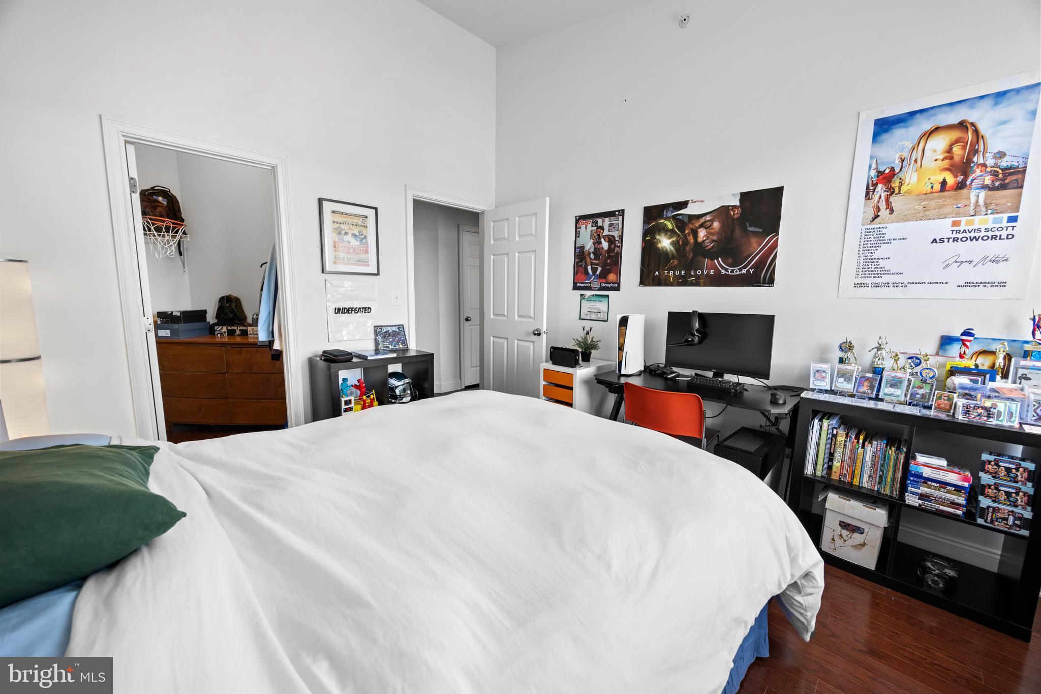 NAVAL SQUARE - Residential