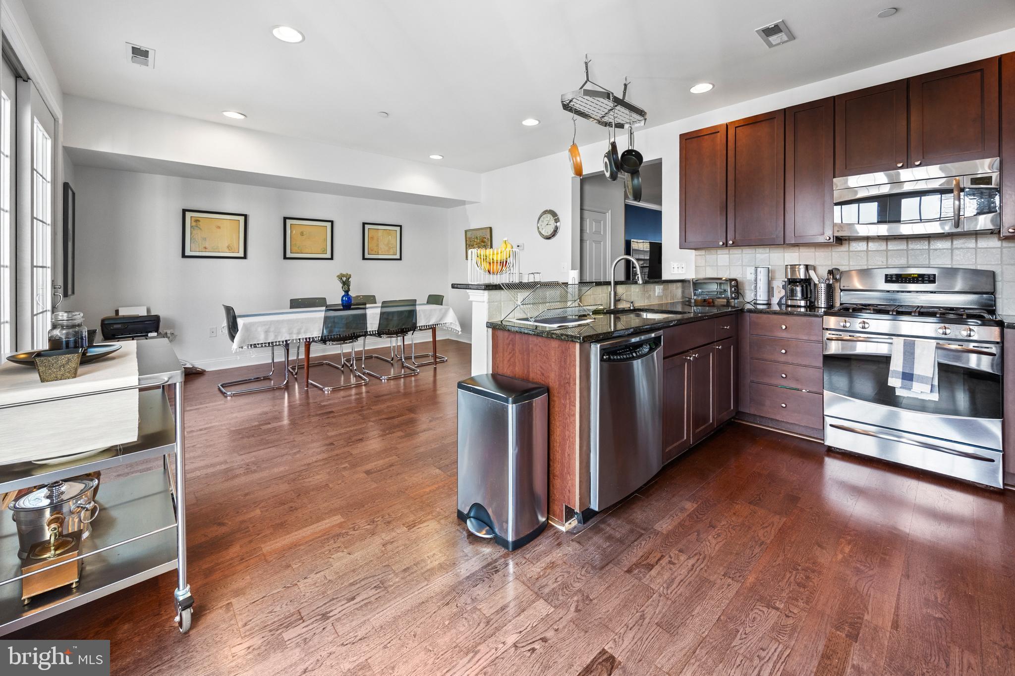 NAVAL SQUARE - Residential