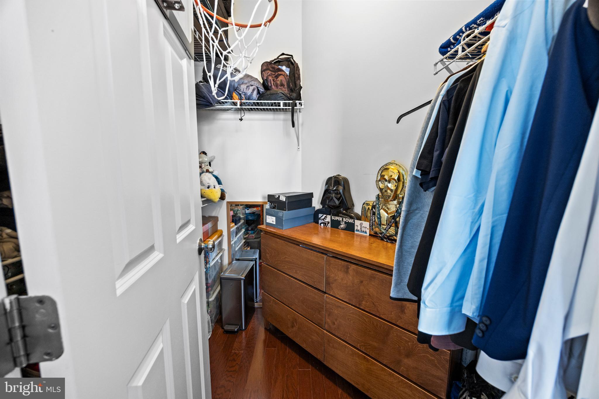 NAVAL SQUARE - Residential