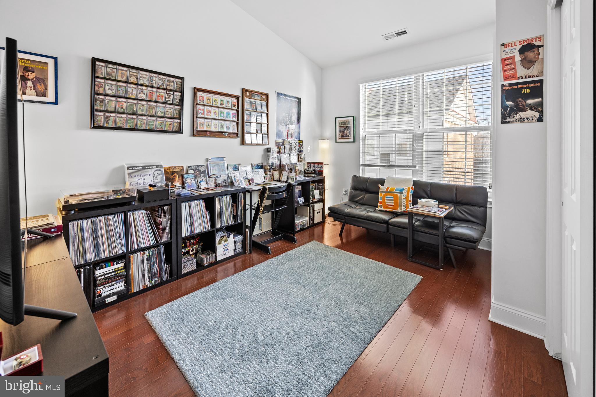 NAVAL SQUARE - Residential