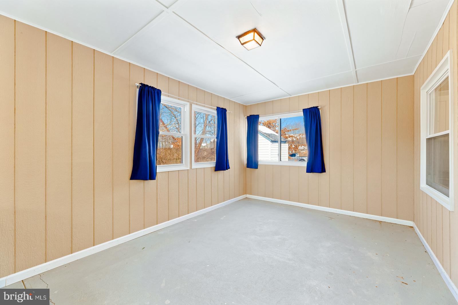 LEVITTOWN - Residential