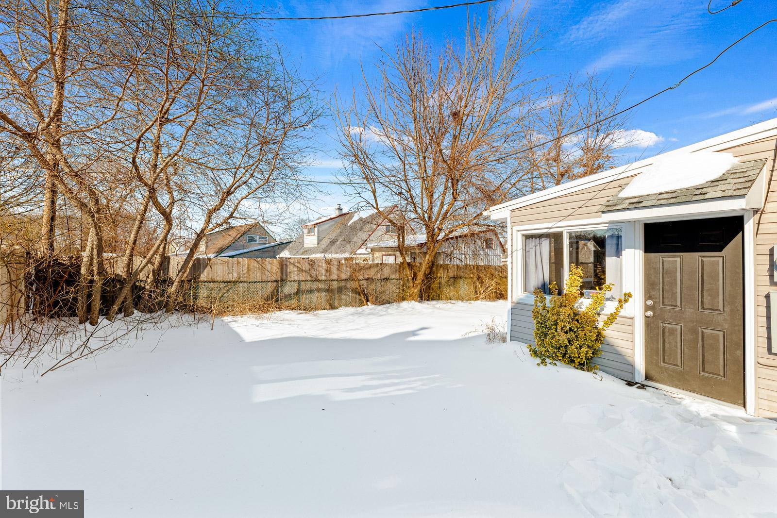 LEVITTOWN - Residential