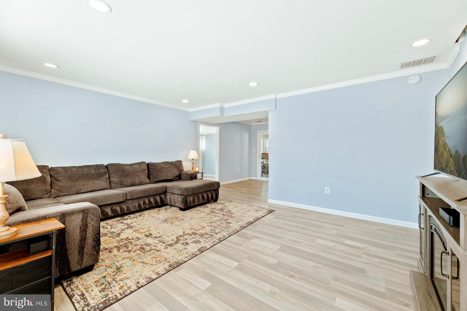 LEVITTOWN - Residential