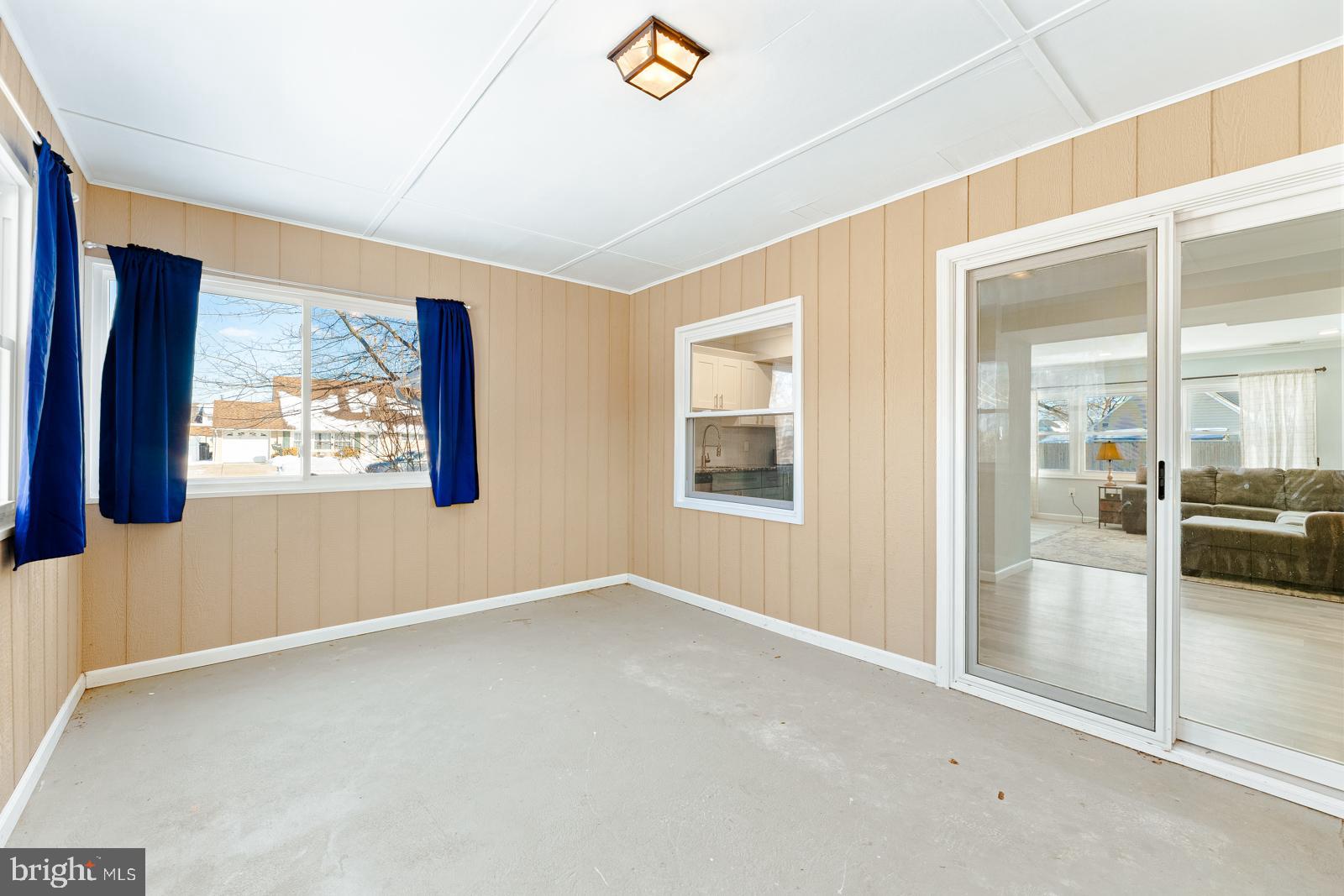 LEVITTOWN - Residential