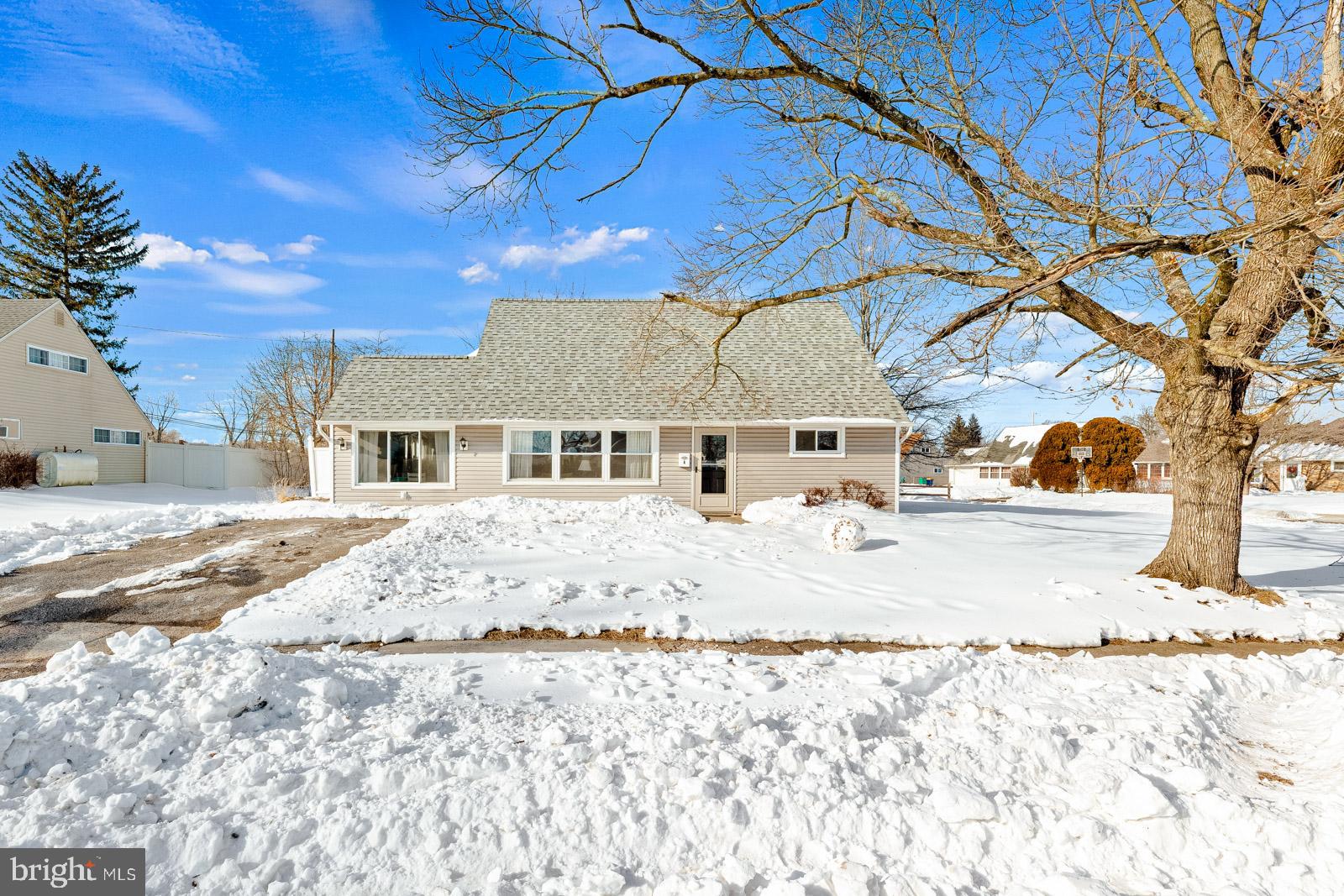 LEVITTOWN - Residential