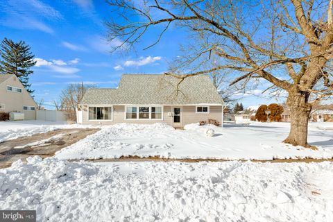 2 NORMAN AVENUE LEVITTOWN PA 19055