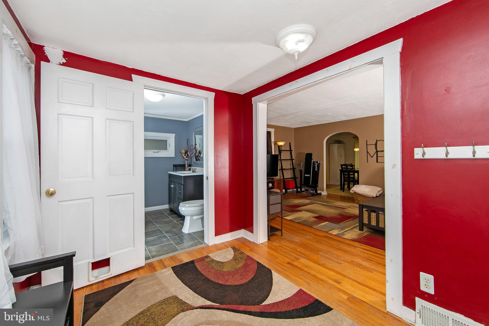 206 E CENTER AVENUE