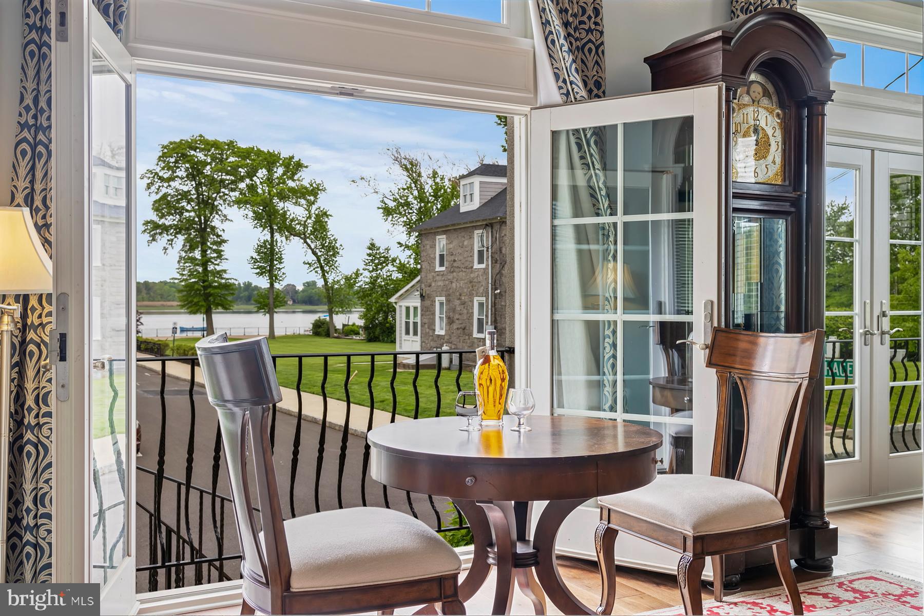 WATERSIDE - Residential