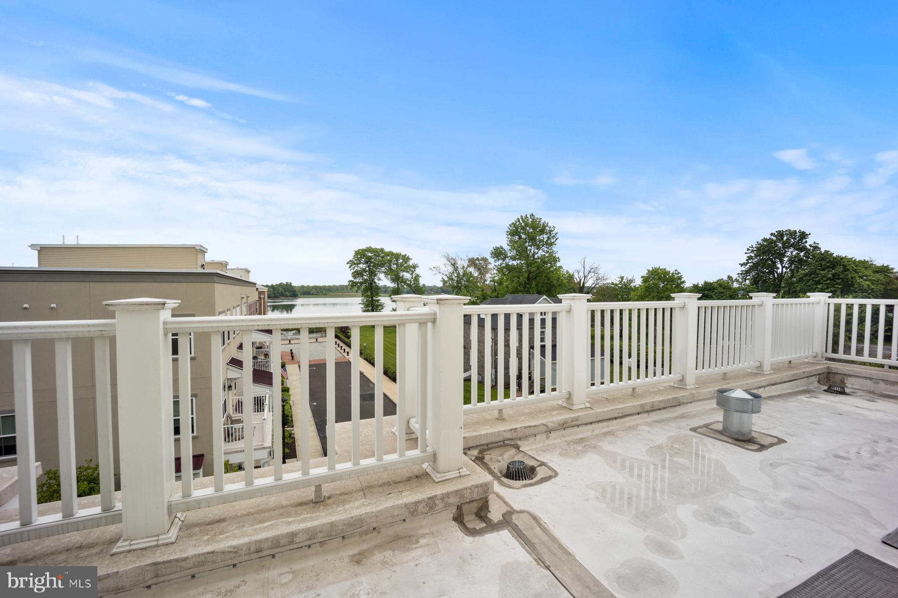 WATERSIDE - Residential