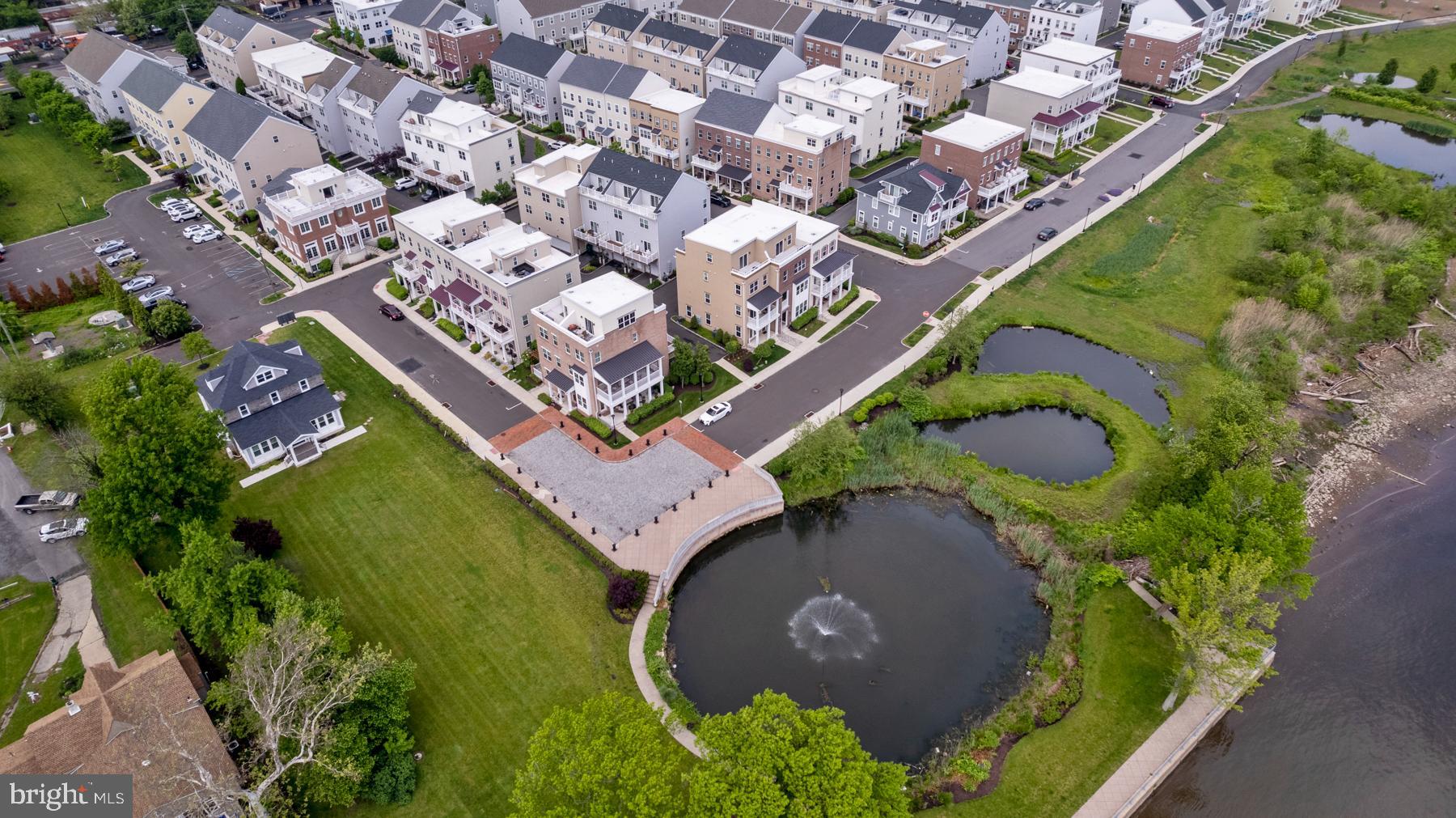 WATERSIDE - Residential