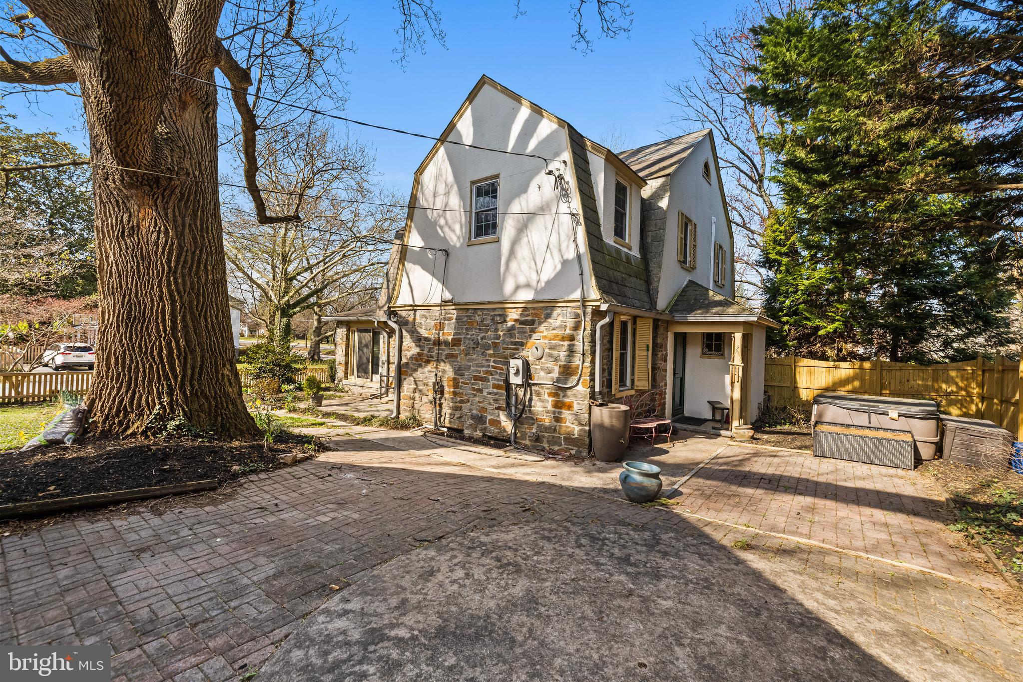 STONELEIGH - Residential