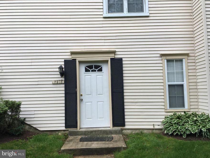 Charming condo located in very convenient location.  Features include fireplace, eat-in kitchen, tiled kitchen and bath, and private patio