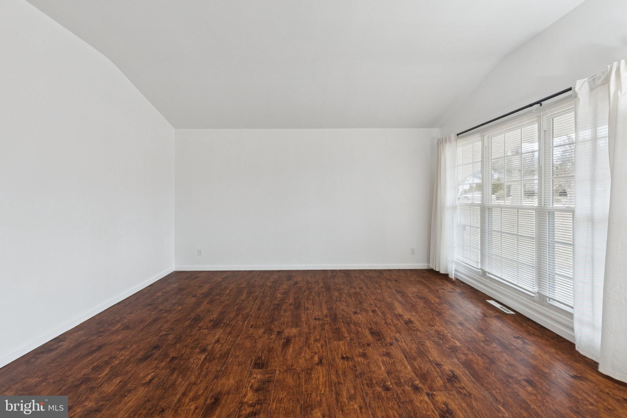 105 COUNTRY CLUB PLACE