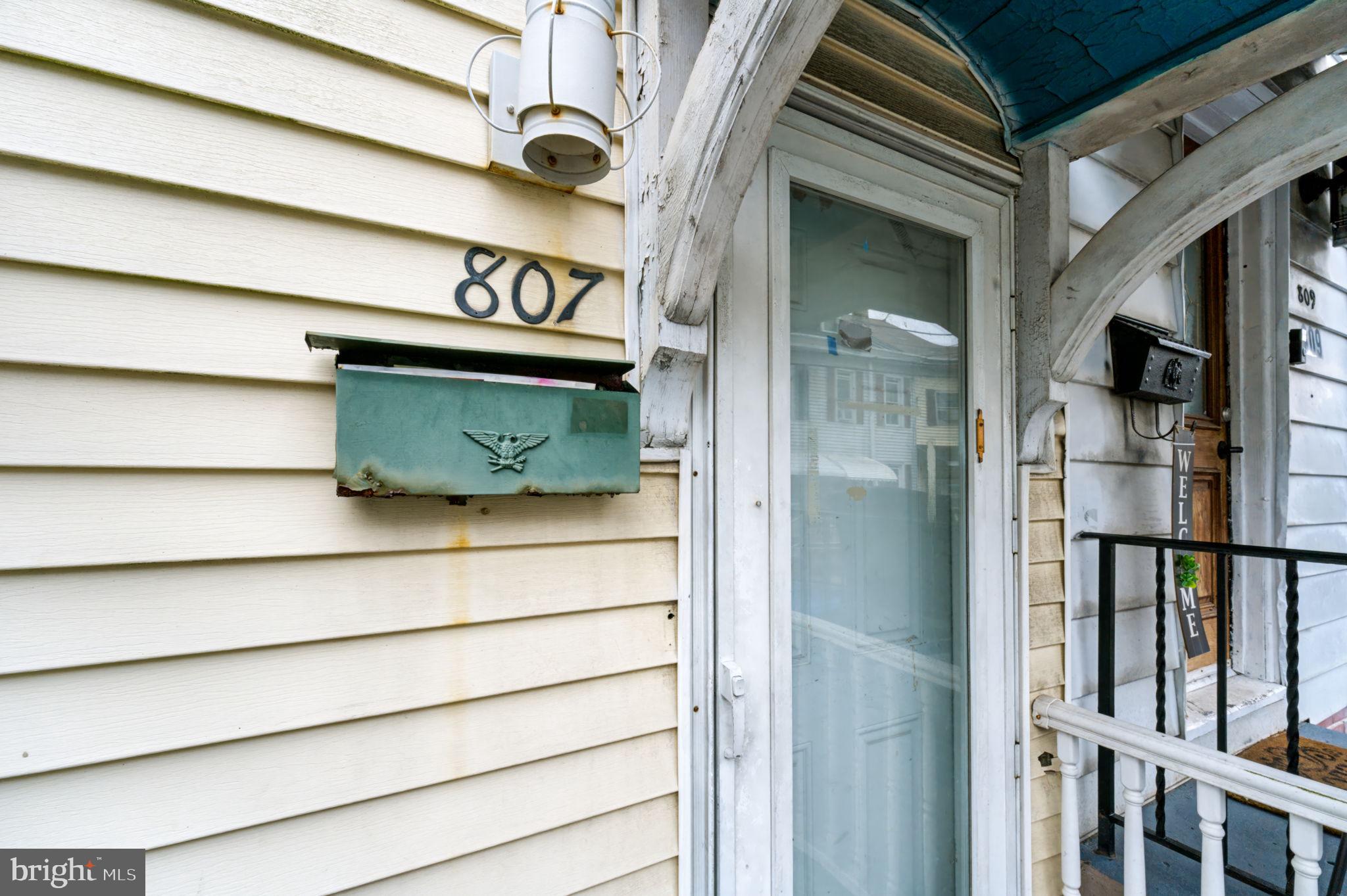 807 W NORWEGIAN STREET