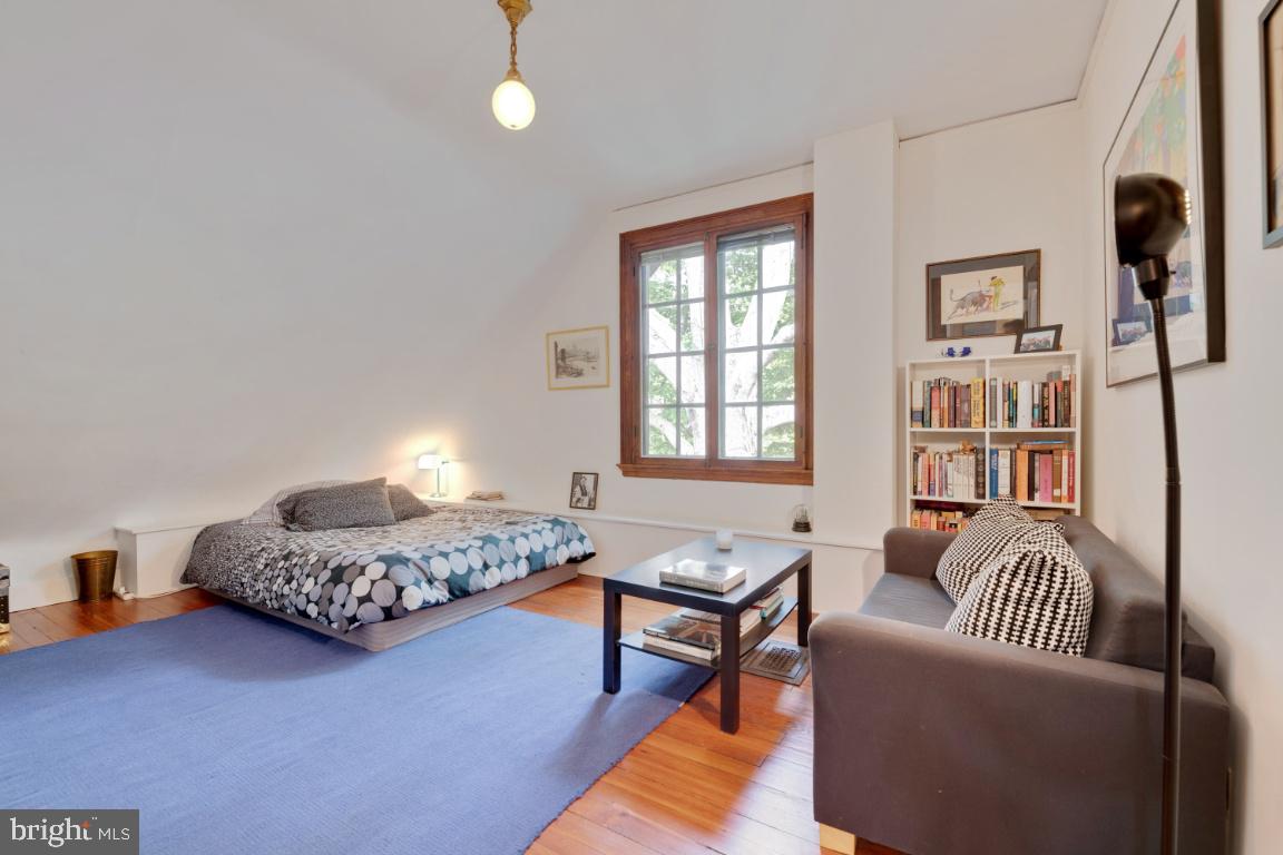 ROLAND PARK - Residential