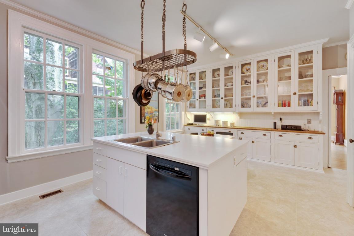 ROLAND PARK - Residential