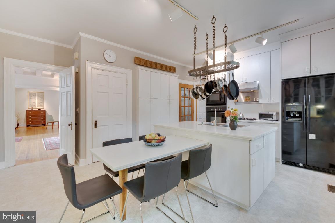 ROLAND PARK - Residential