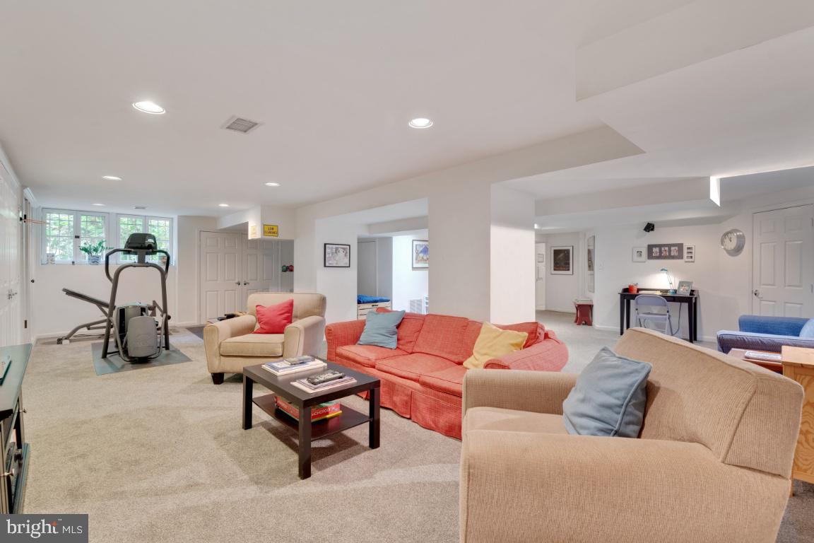 ROLAND PARK - Residential