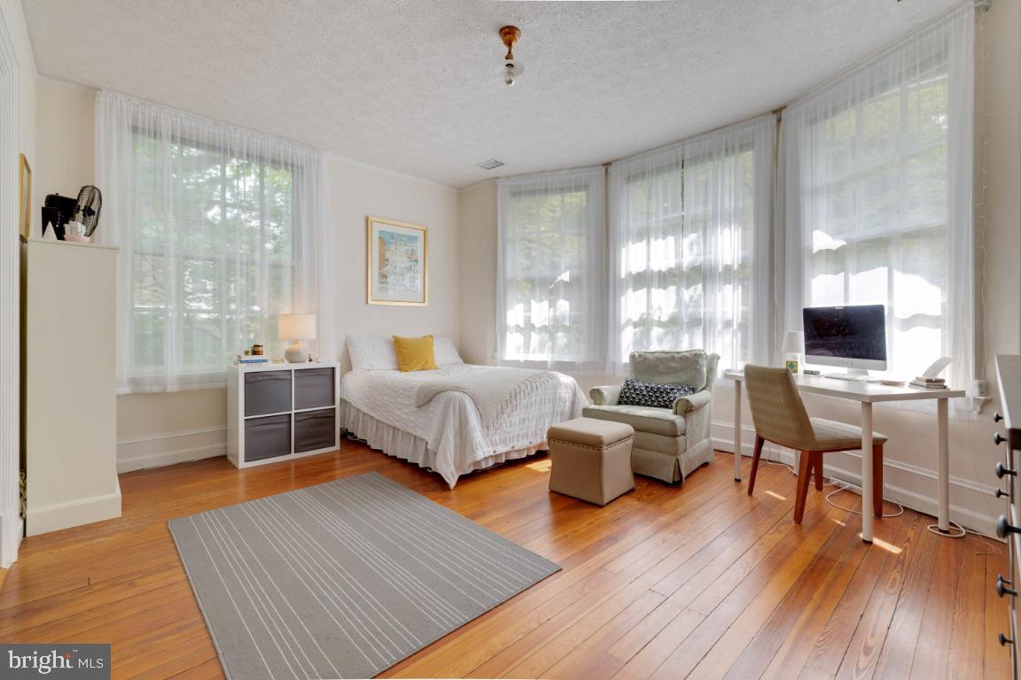 ROLAND PARK - Residential