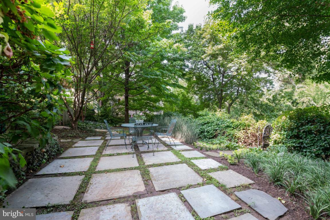 ROLAND PARK - Residential