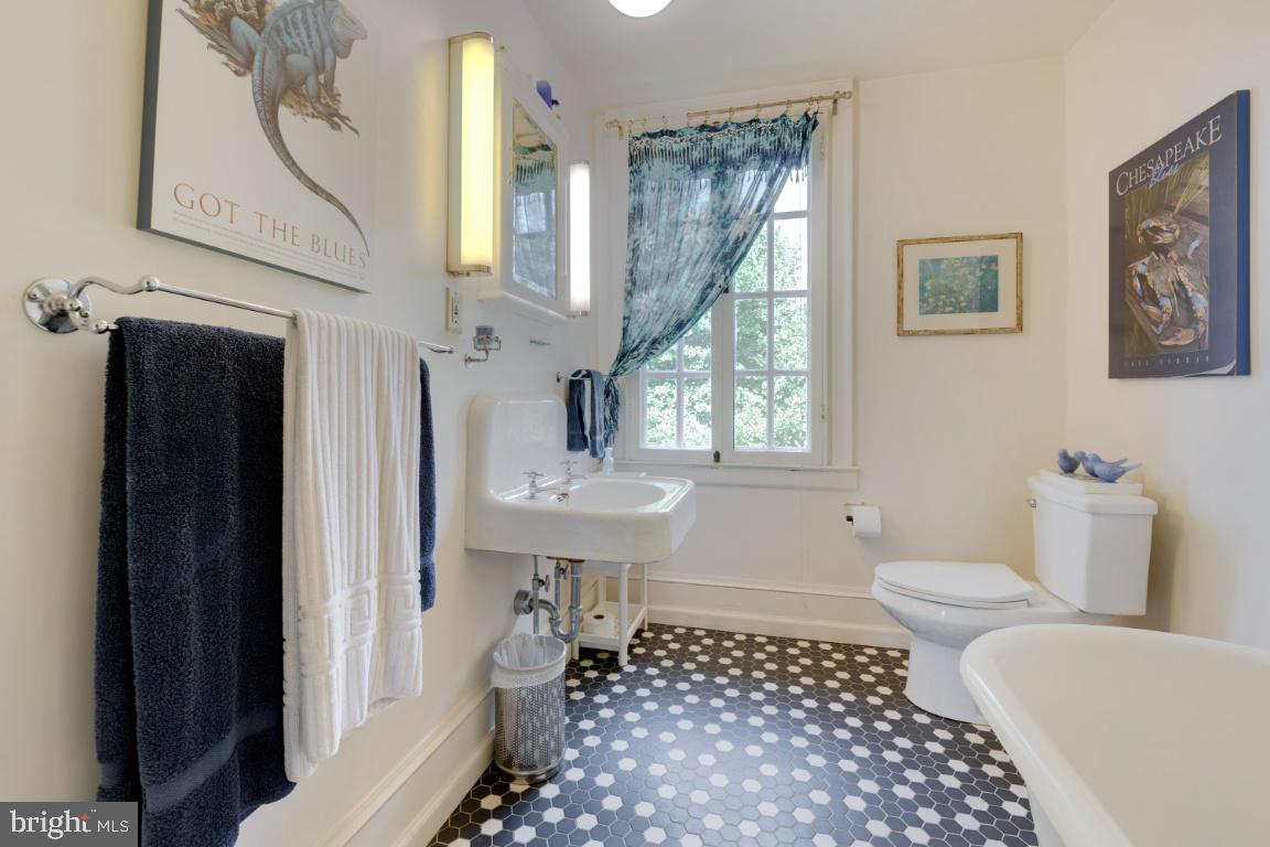 ROLAND PARK - Residential