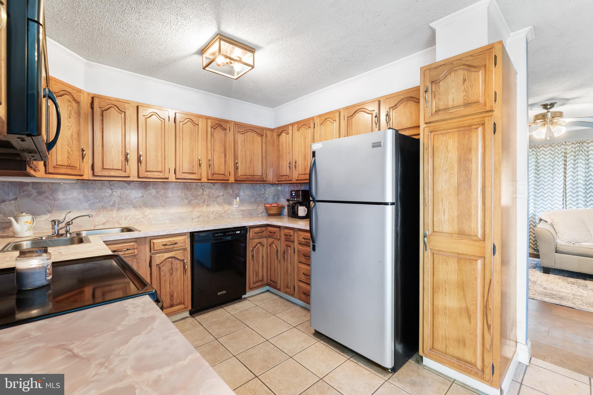 COUNTRY CLUB ESTATES - Residential