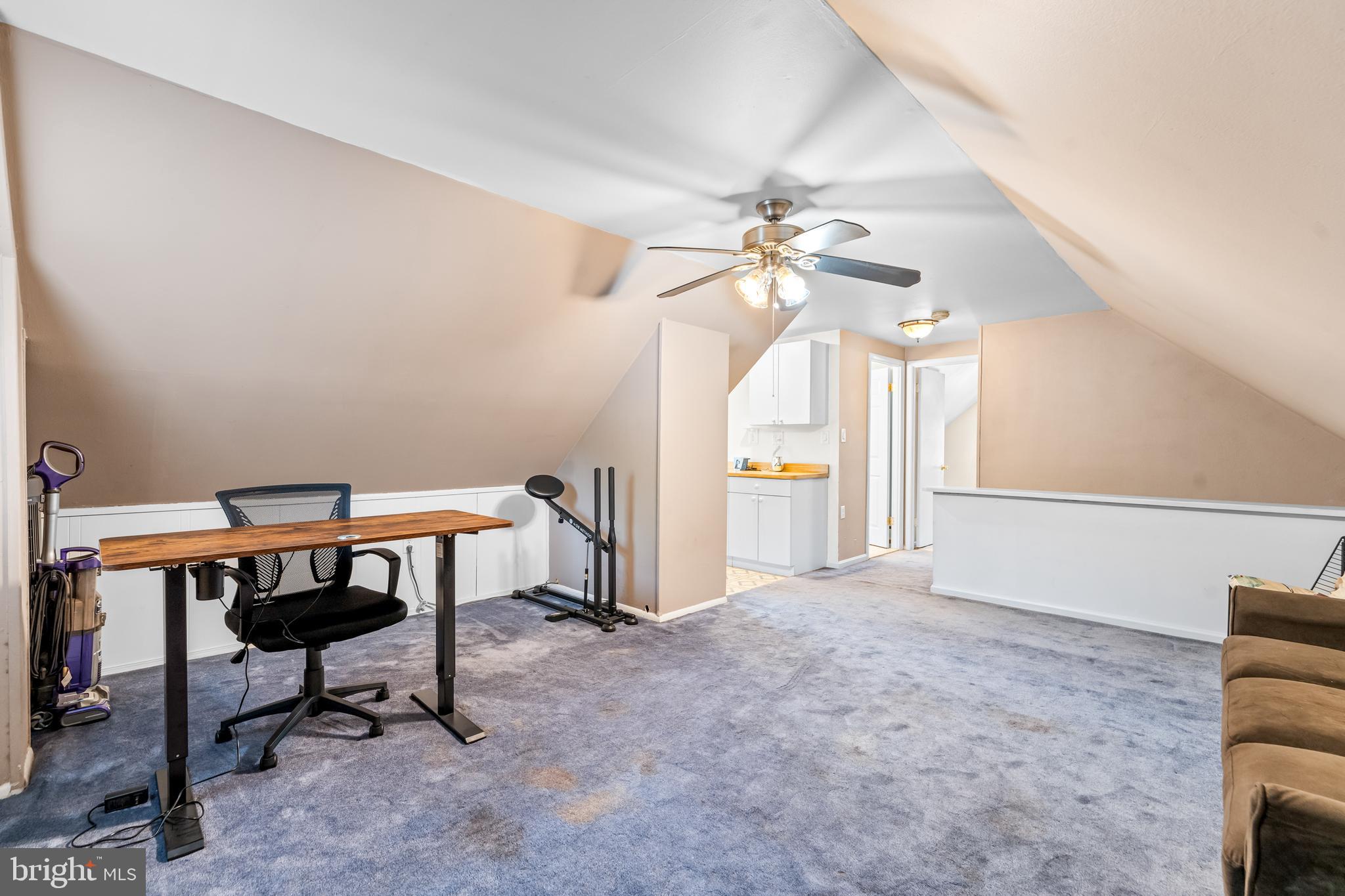 COUNTRY CLUB ESTATES - Residential