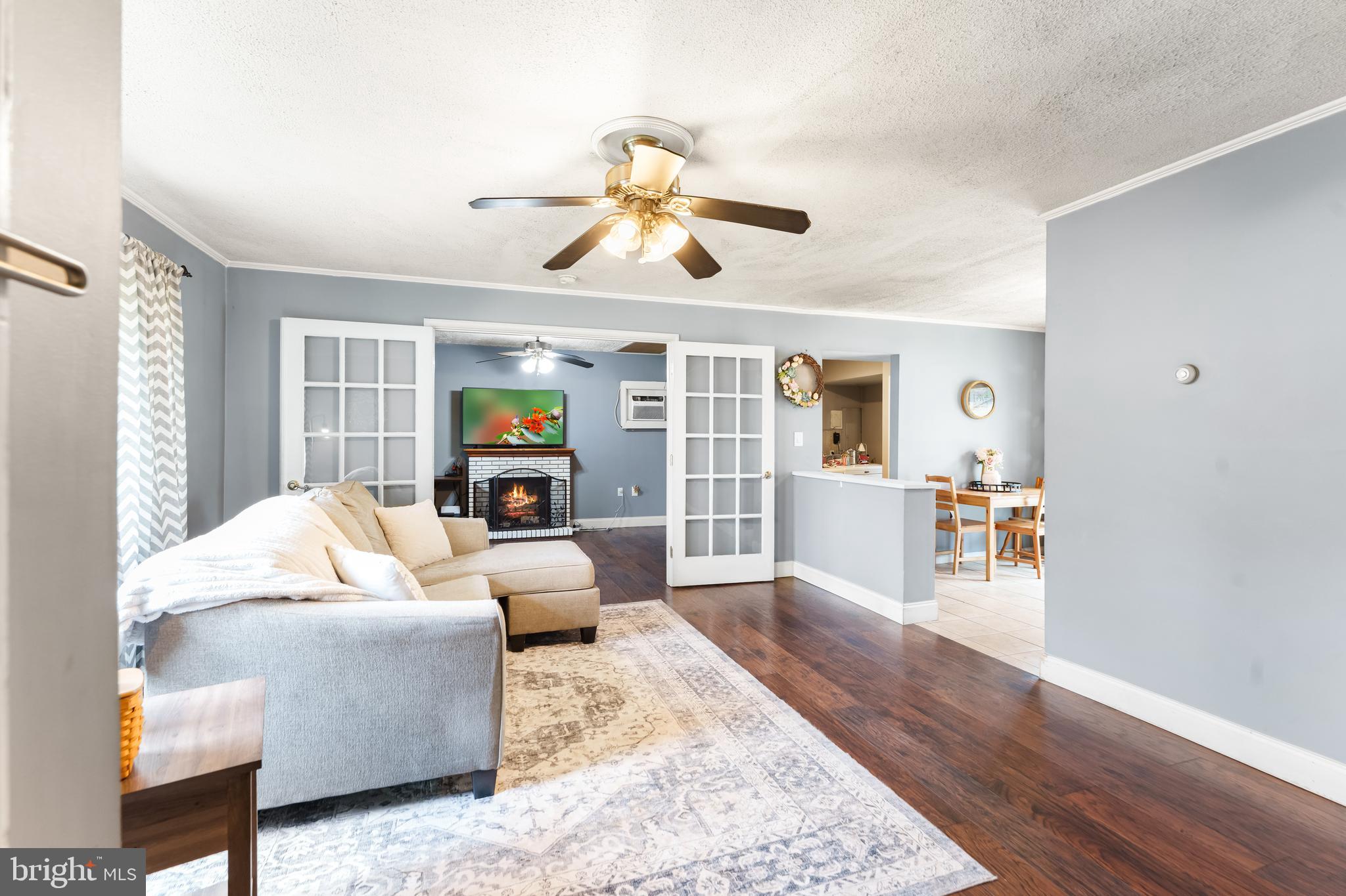 COUNTRY CLUB ESTATES - Residential