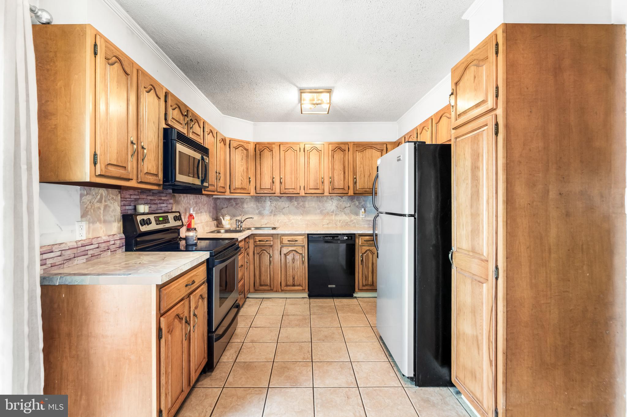 COUNTRY CLUB ESTATES - Residential