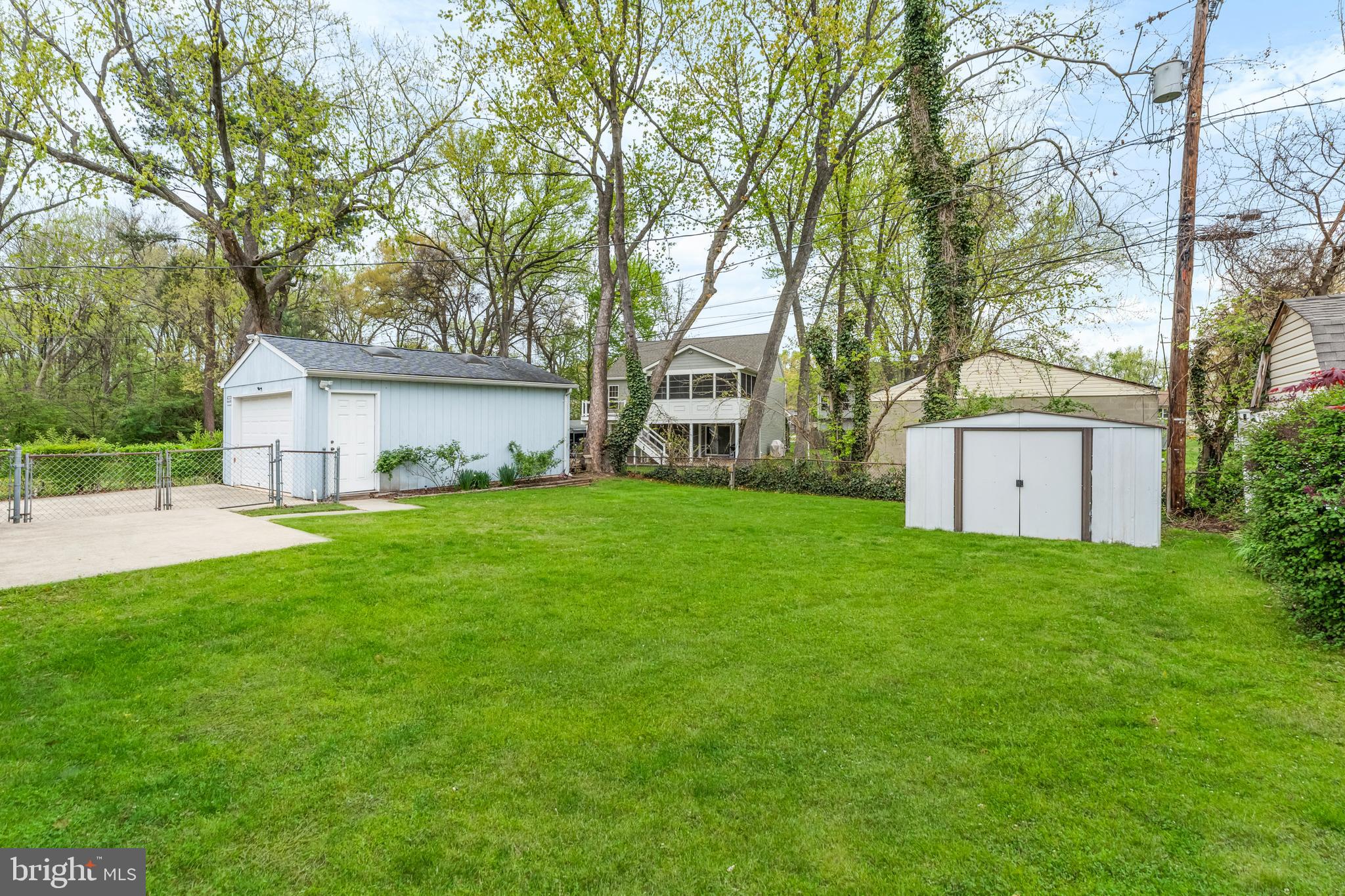 COUNTRY CLUB ESTATES - Residential