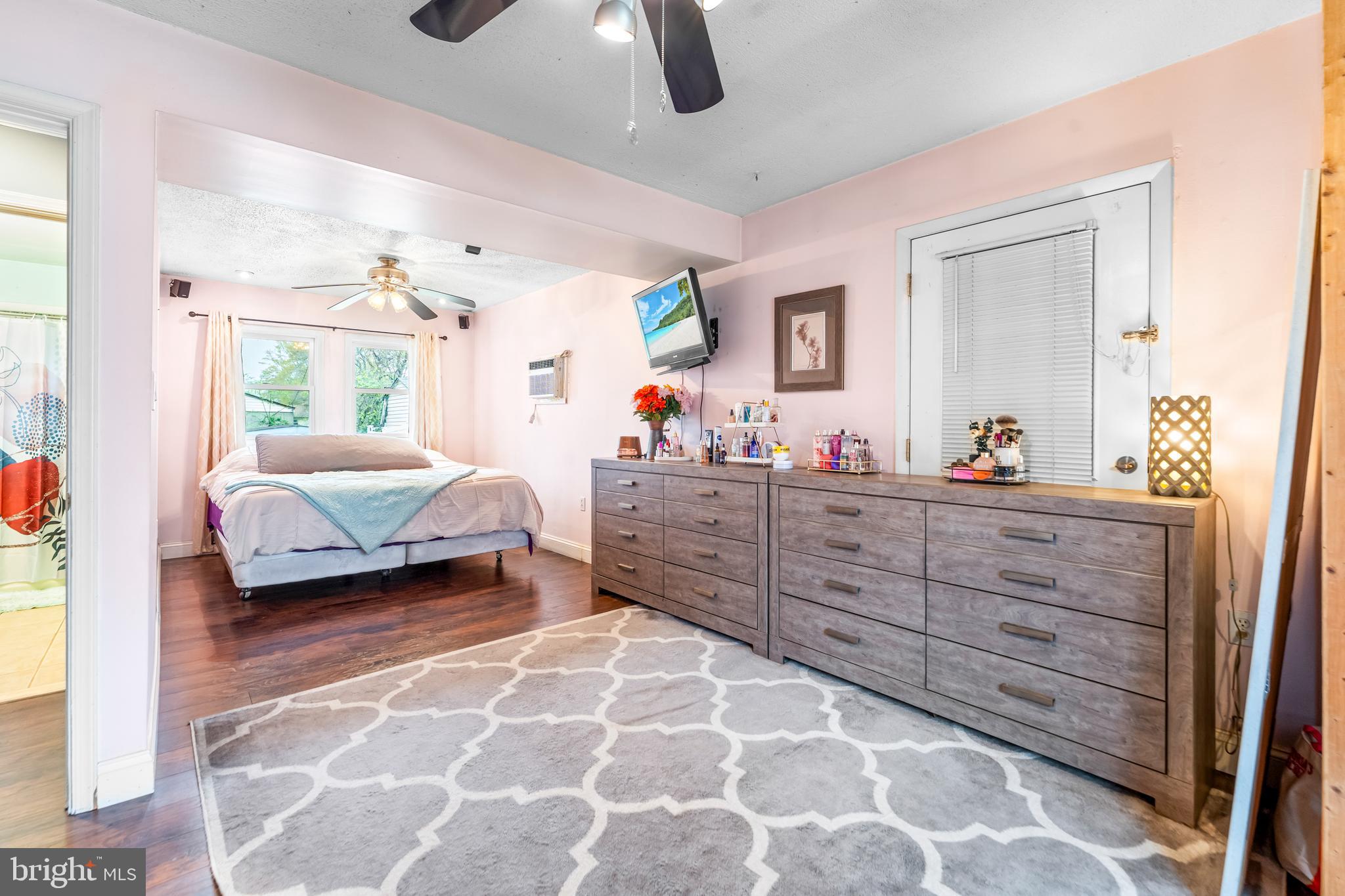 COUNTRY CLUB ESTATES - Residential