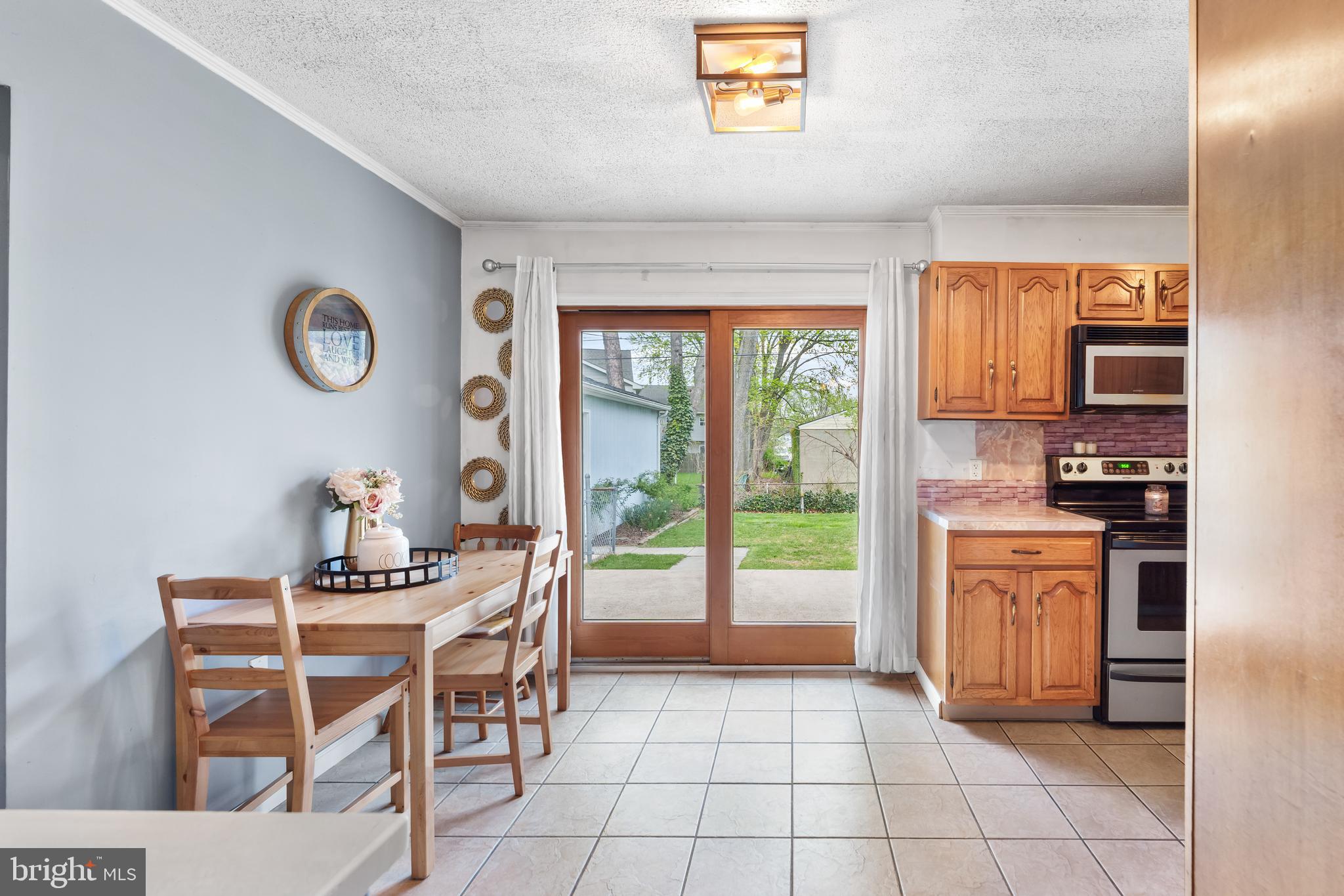 COUNTRY CLUB ESTATES - Residential