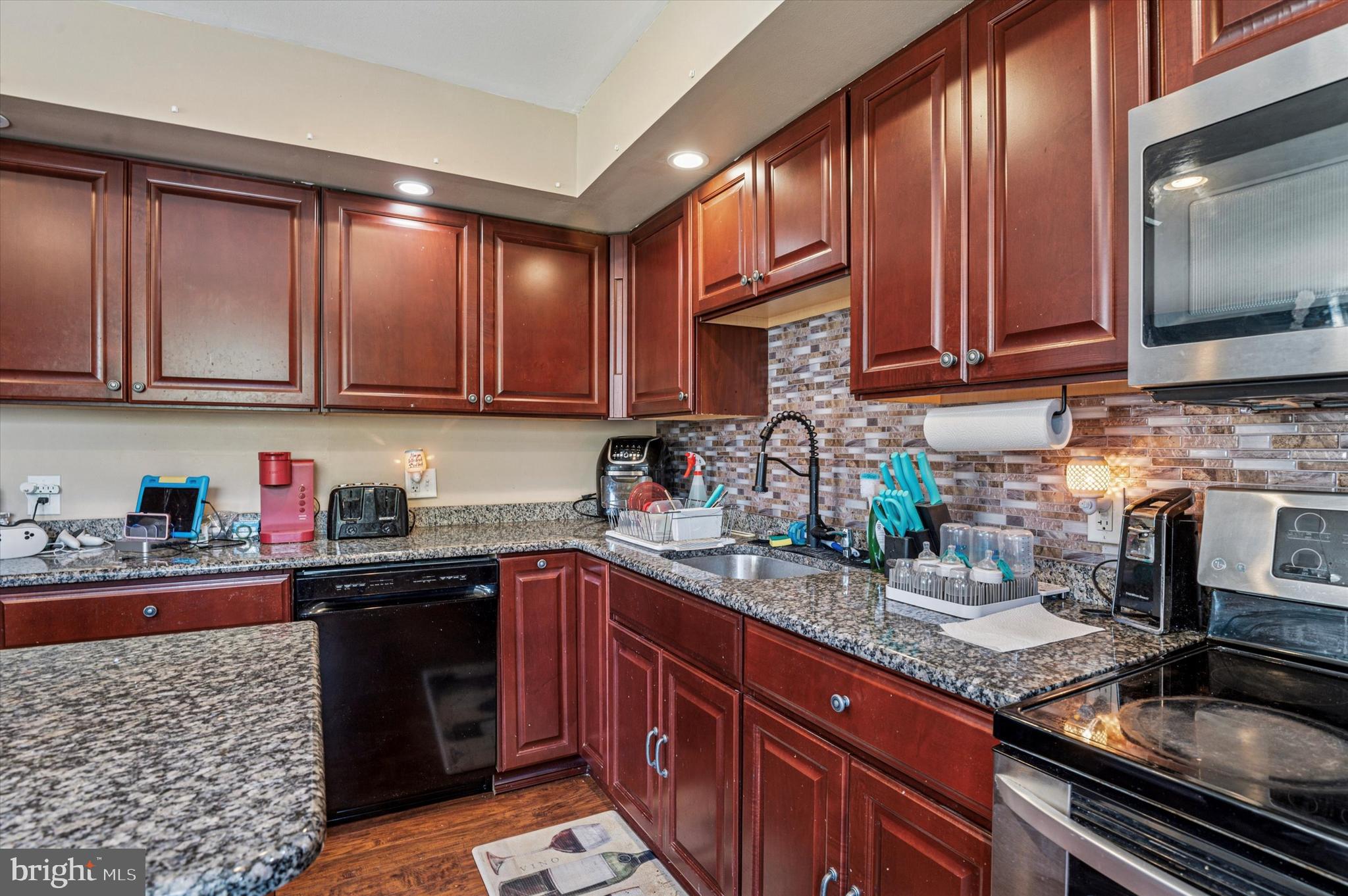 COLONIAL FARMS - Residential