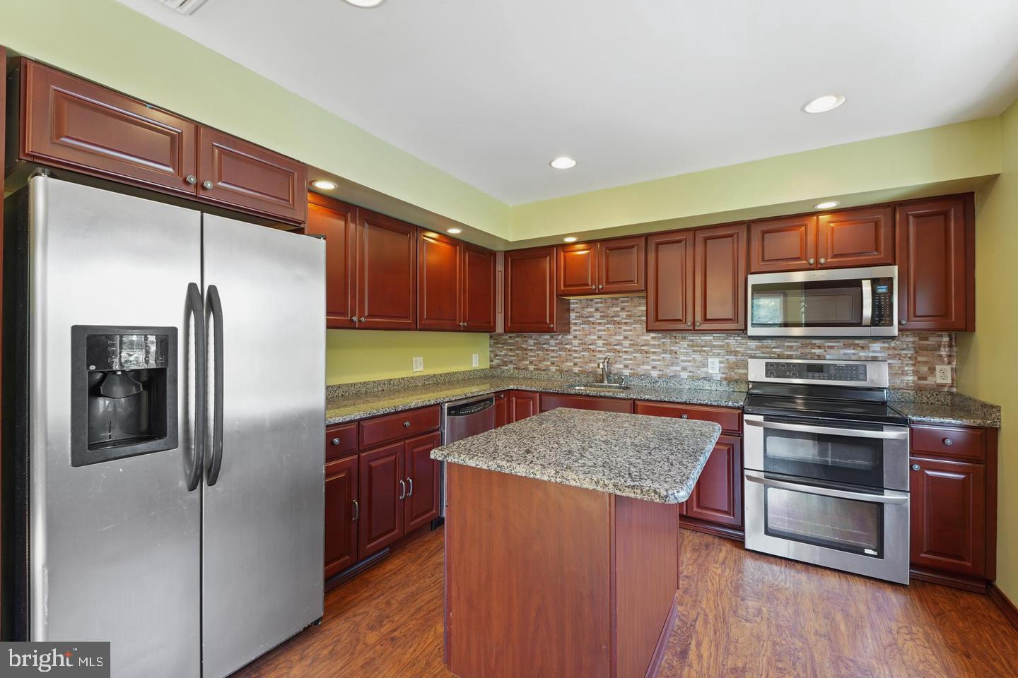 COLONIAL FARMS - Residential