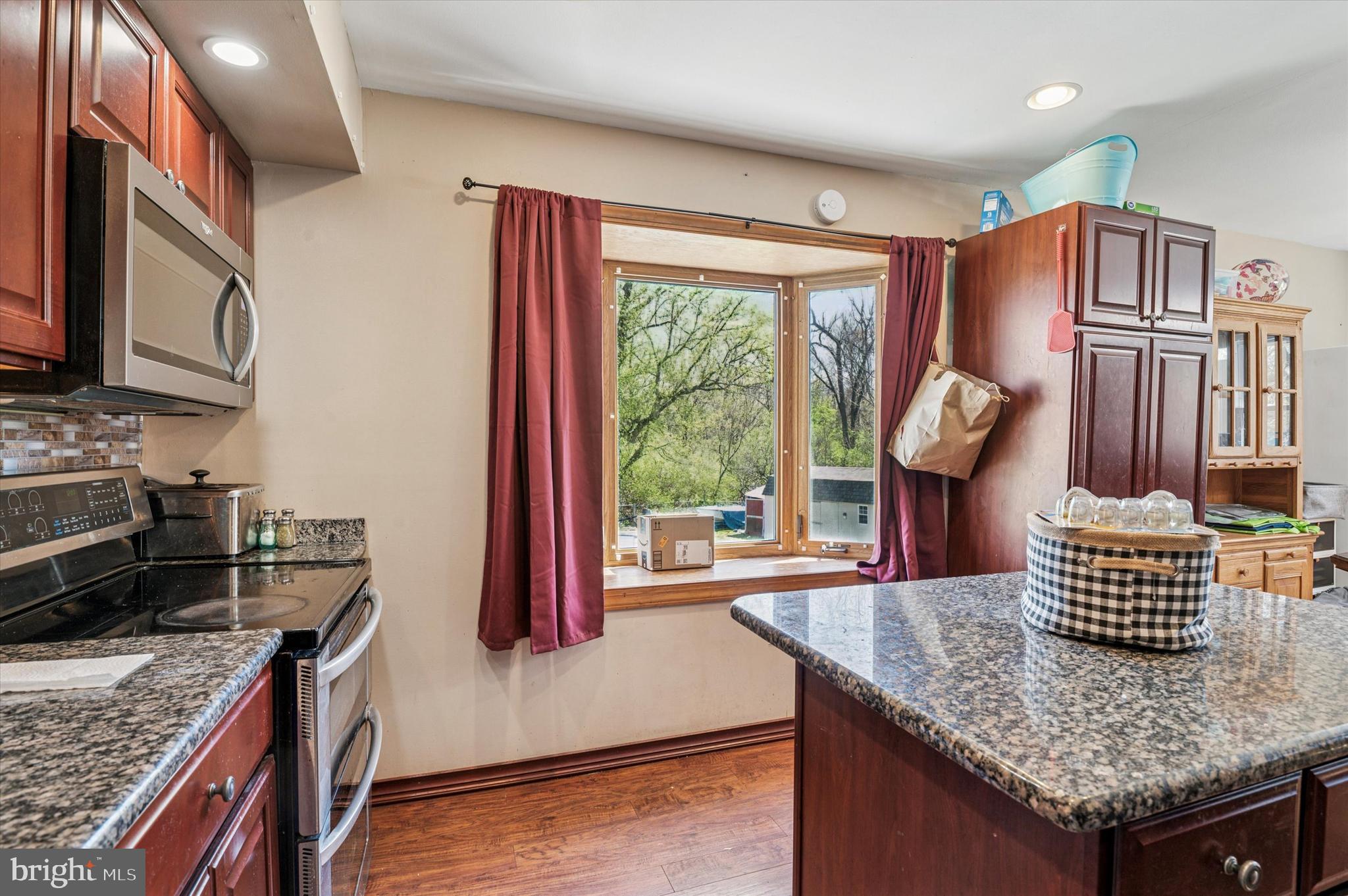 COLONIAL FARMS - Residential