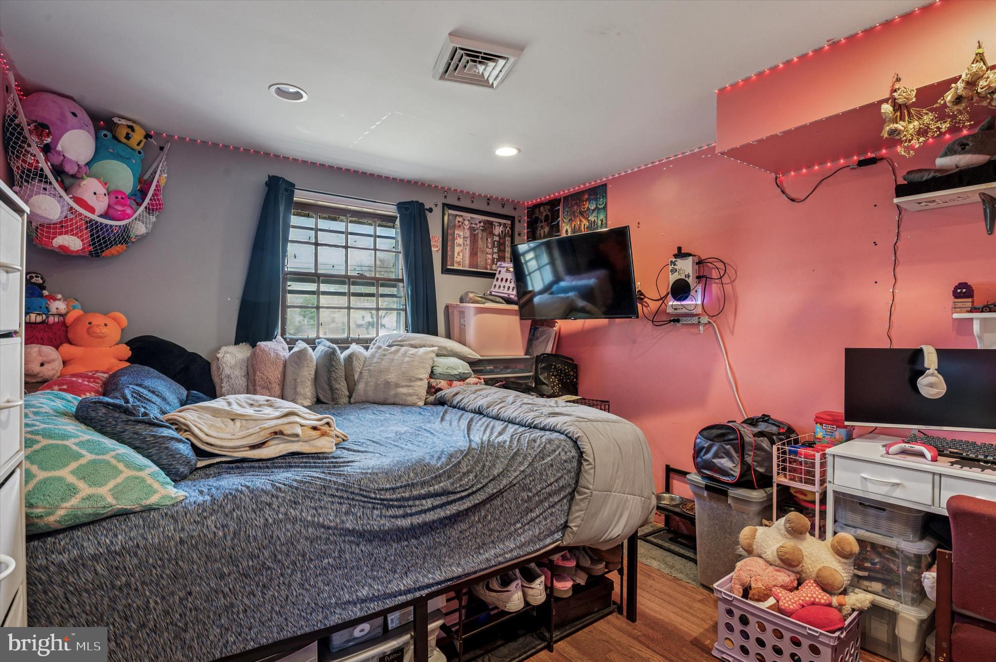 COLONIAL FARMS - Residential