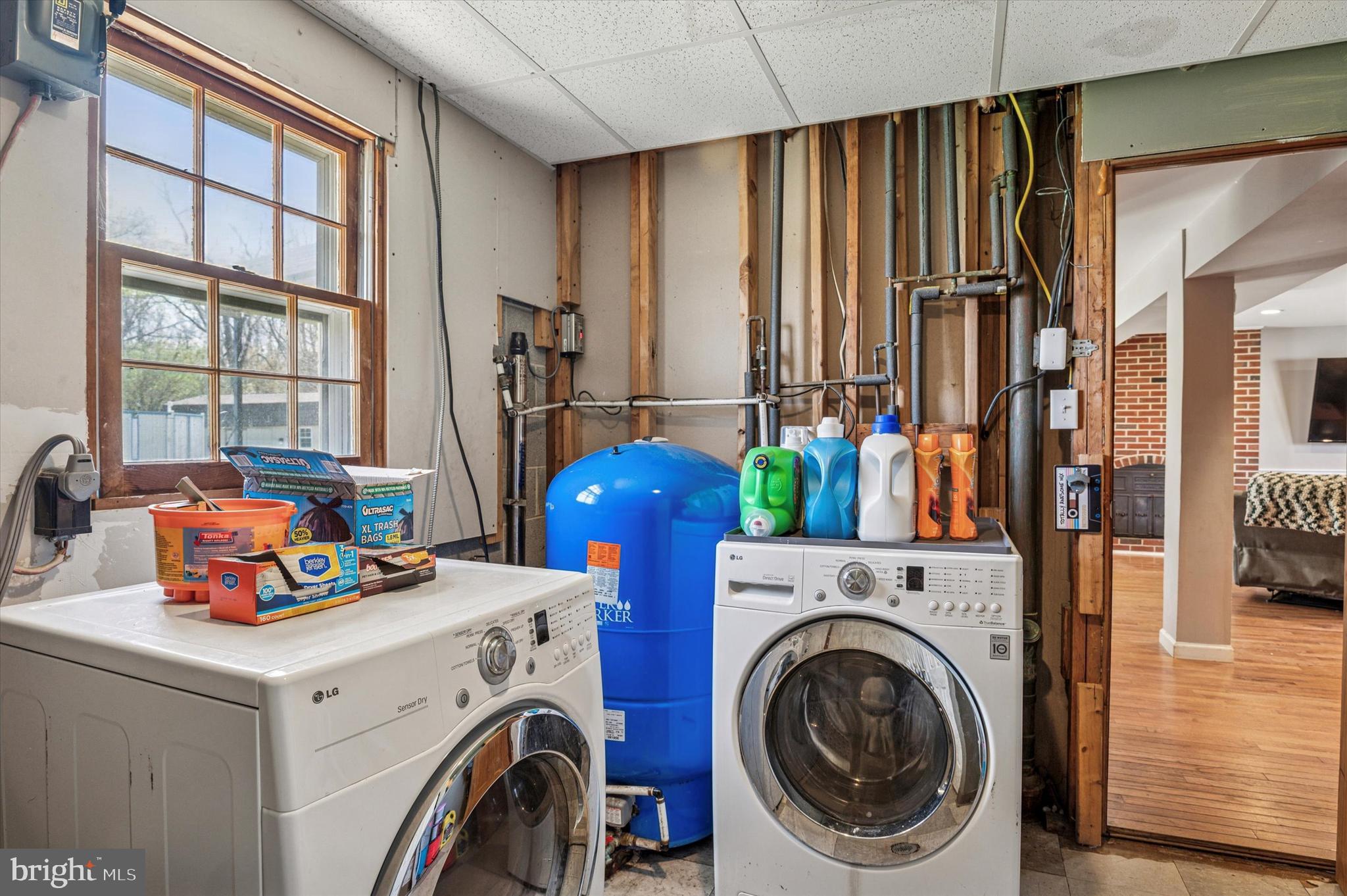 COLONIAL FARMS - Residential