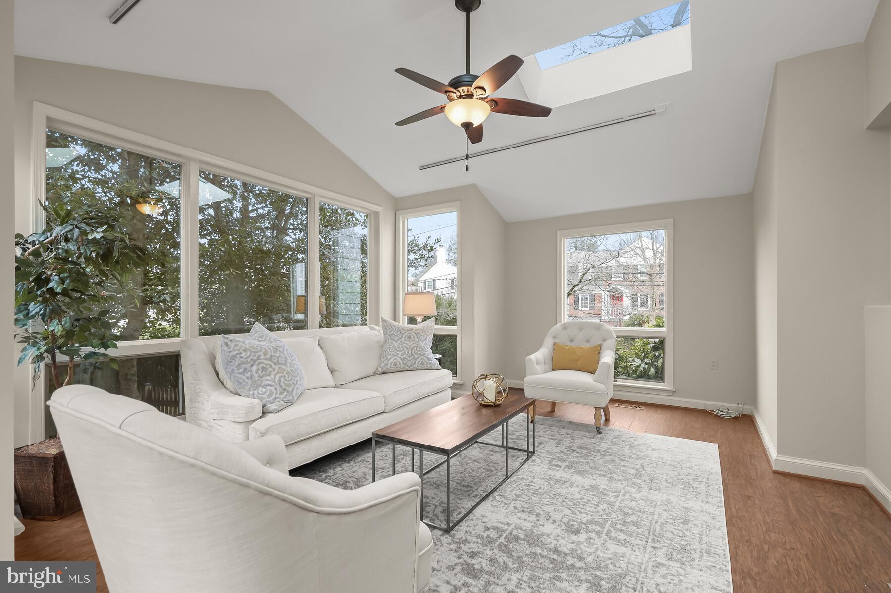 WOODACRES - Residential